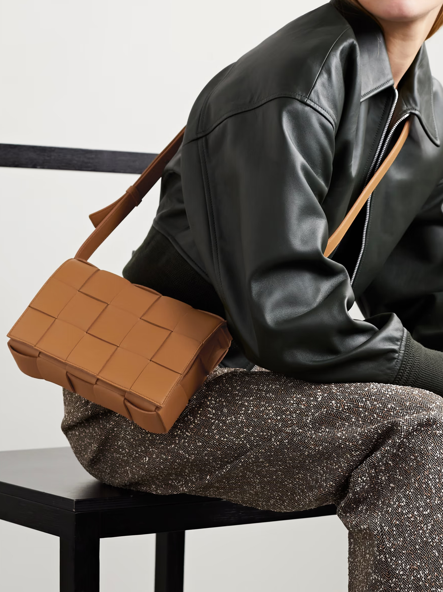 Cassette medium intrecciato leather shoulder bag