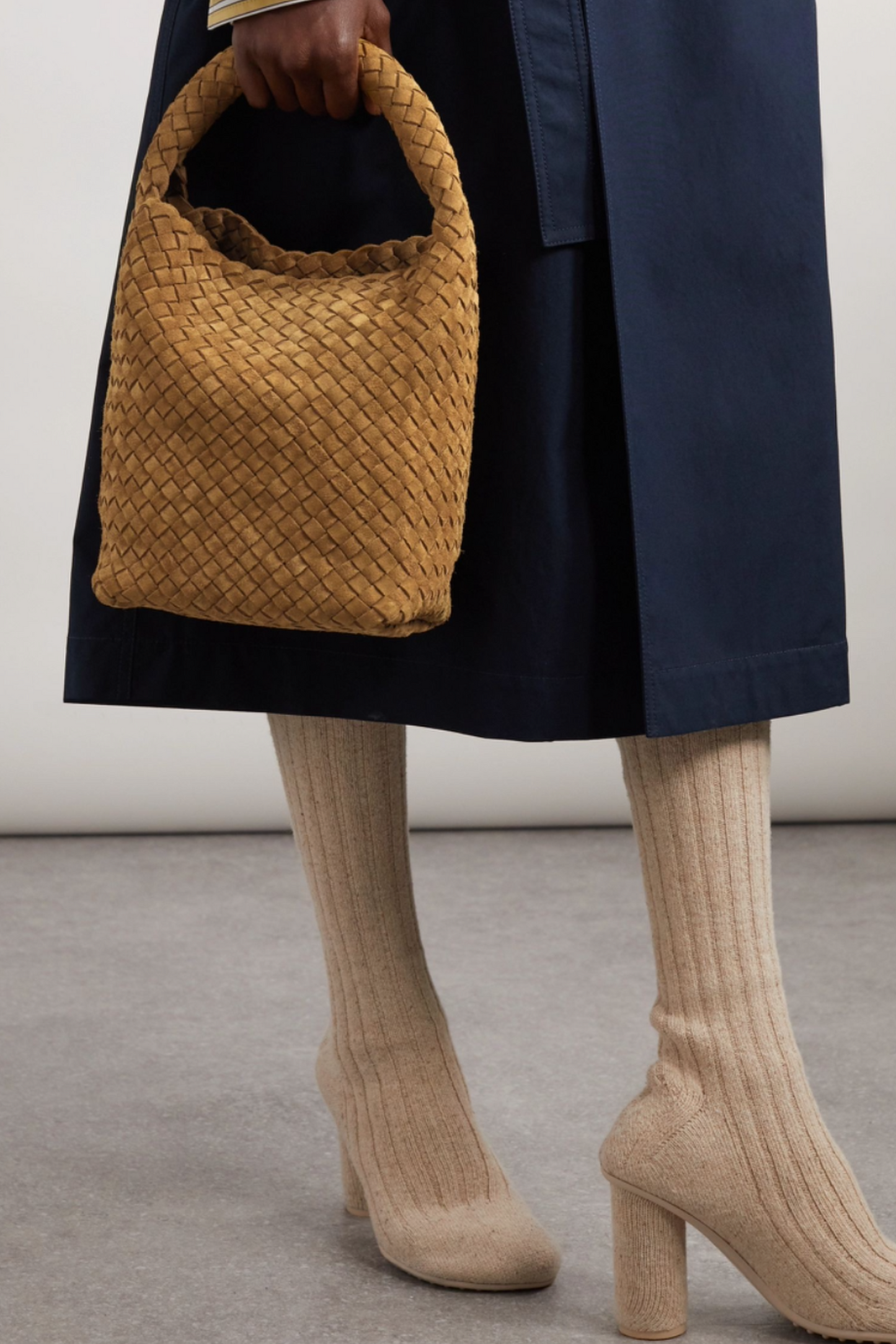 Cabat intrecciato suede bucket bag