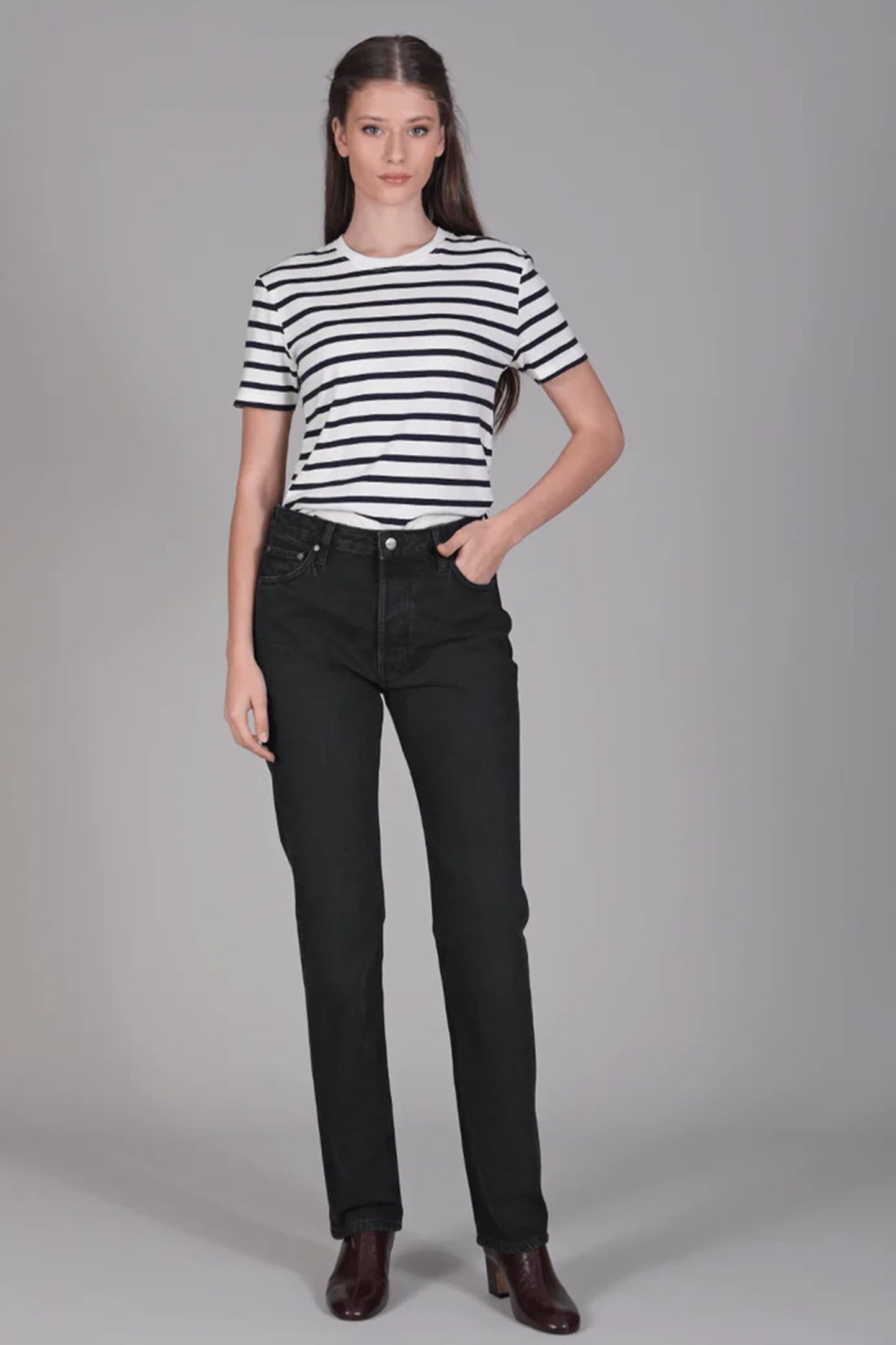The Seberg Straight Leg Jeans in Black