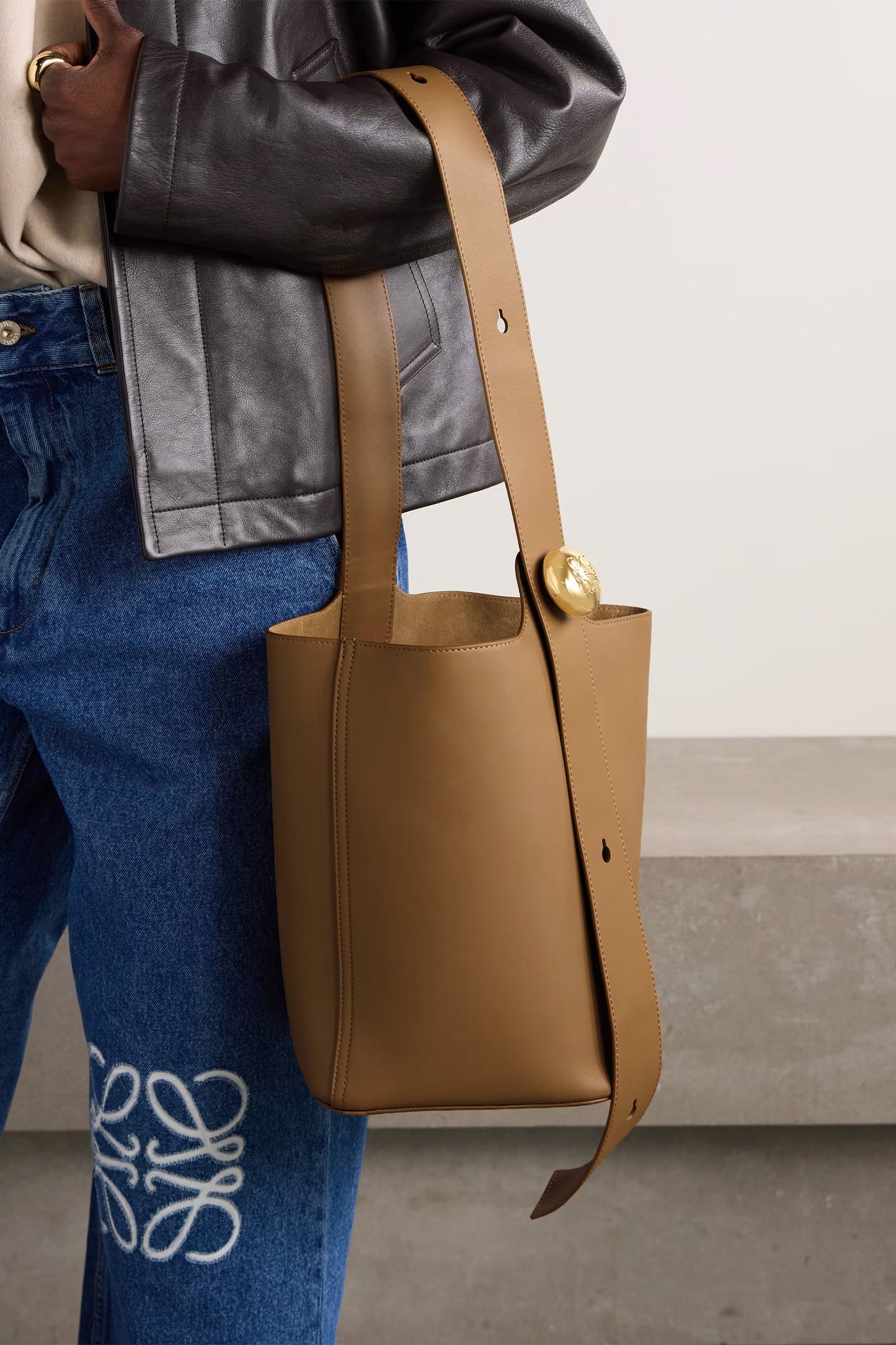 Pebble embellished leather bucket bag brown