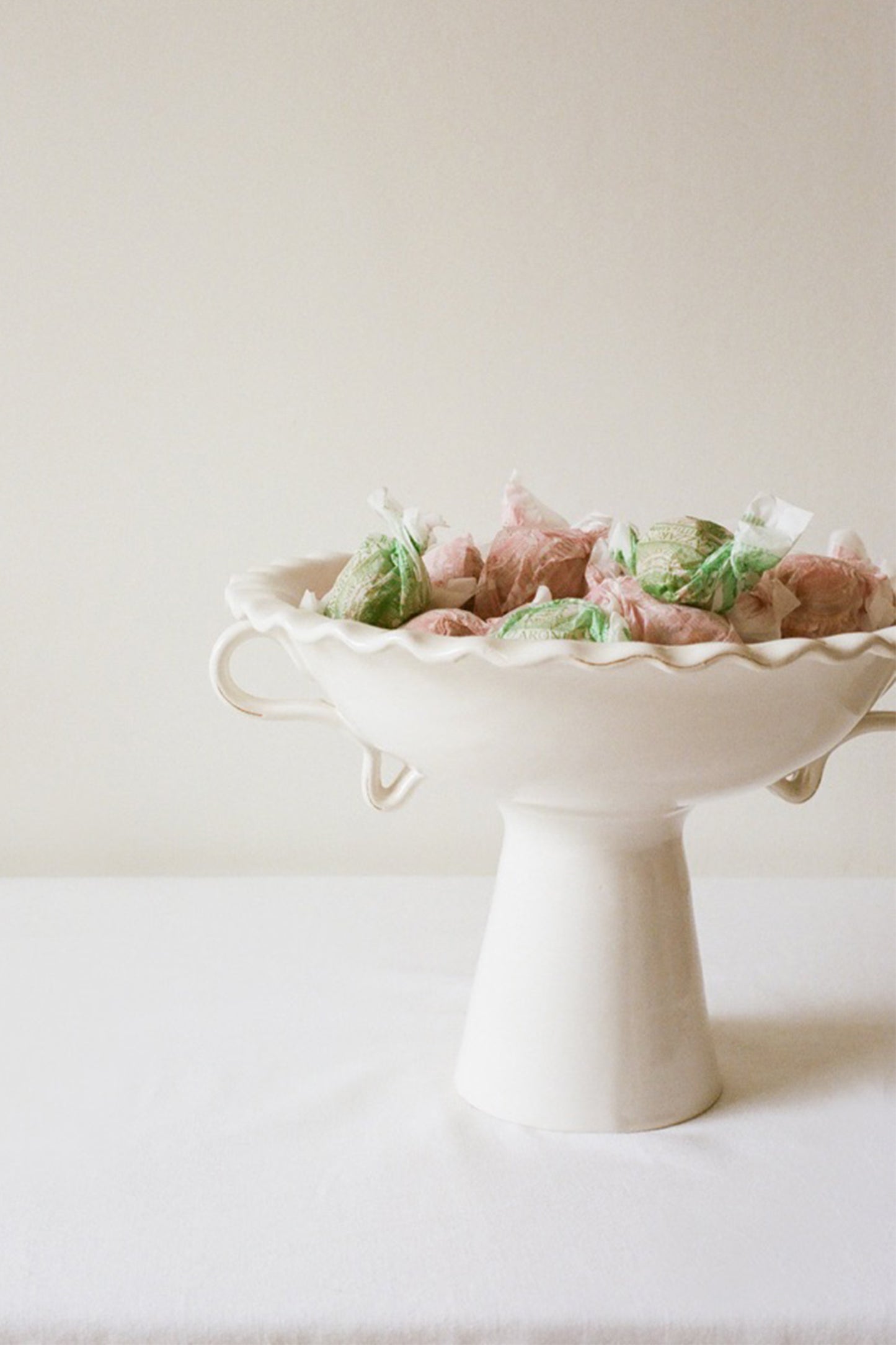 Gigli Bowl with Stand