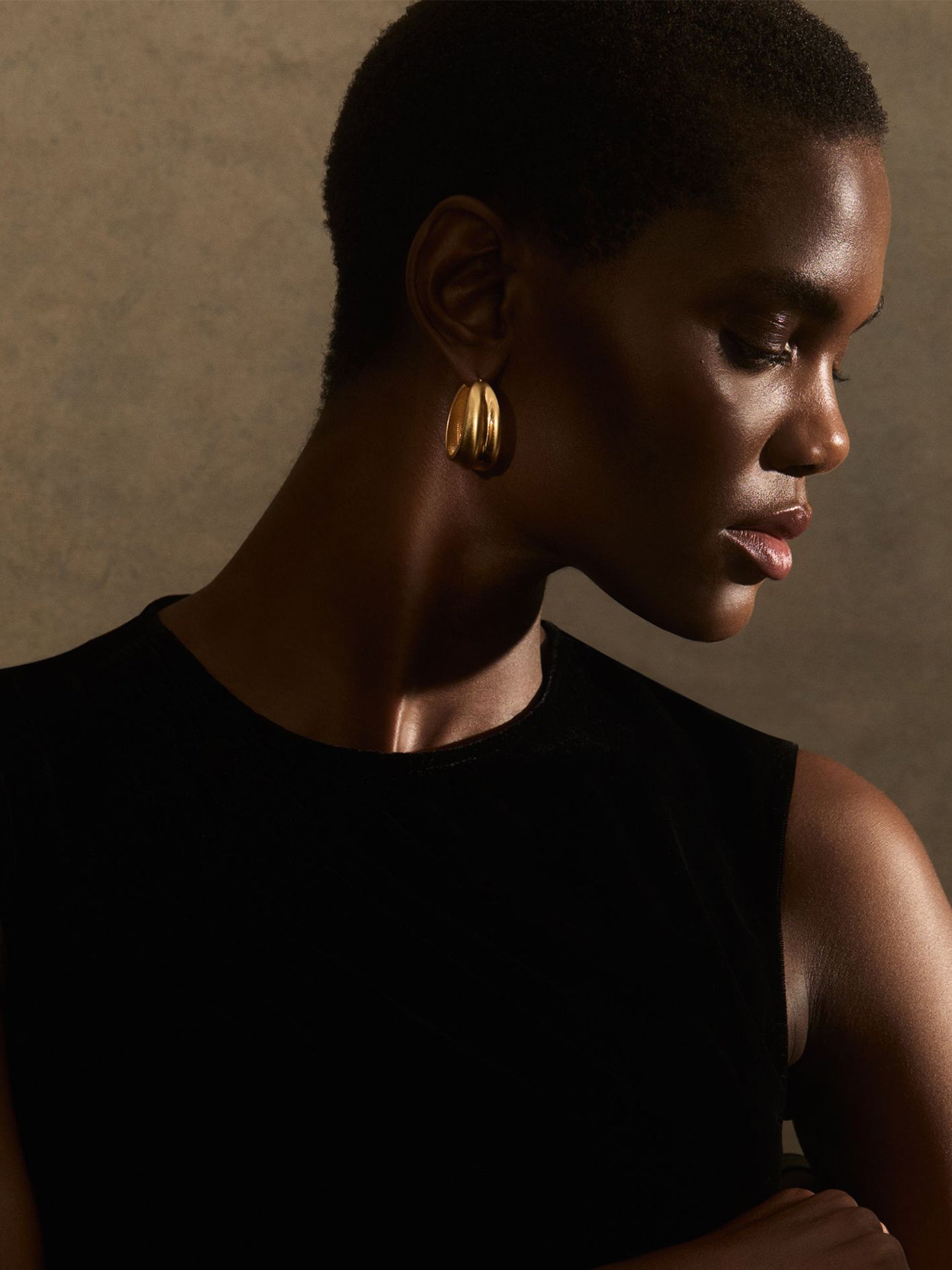 Sophie Sculptural Hoop Earrings in Gold Tone