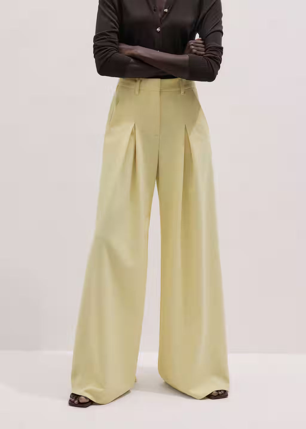 Very Wide-Leg Trouser