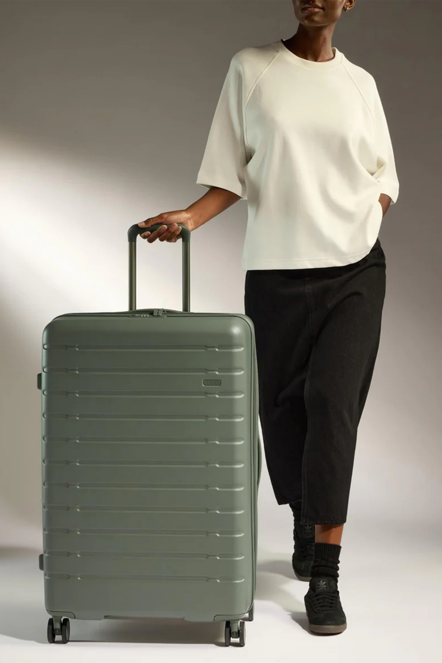 Large Suitcase In Field Green - Stamford 2.0