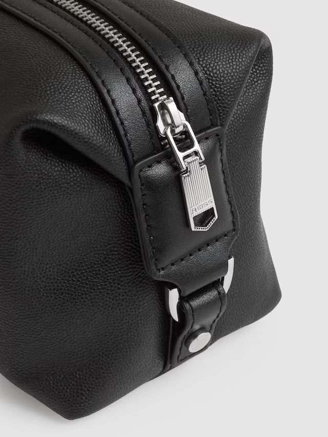 Cillian Micro-Grain Leather Washbag in Black