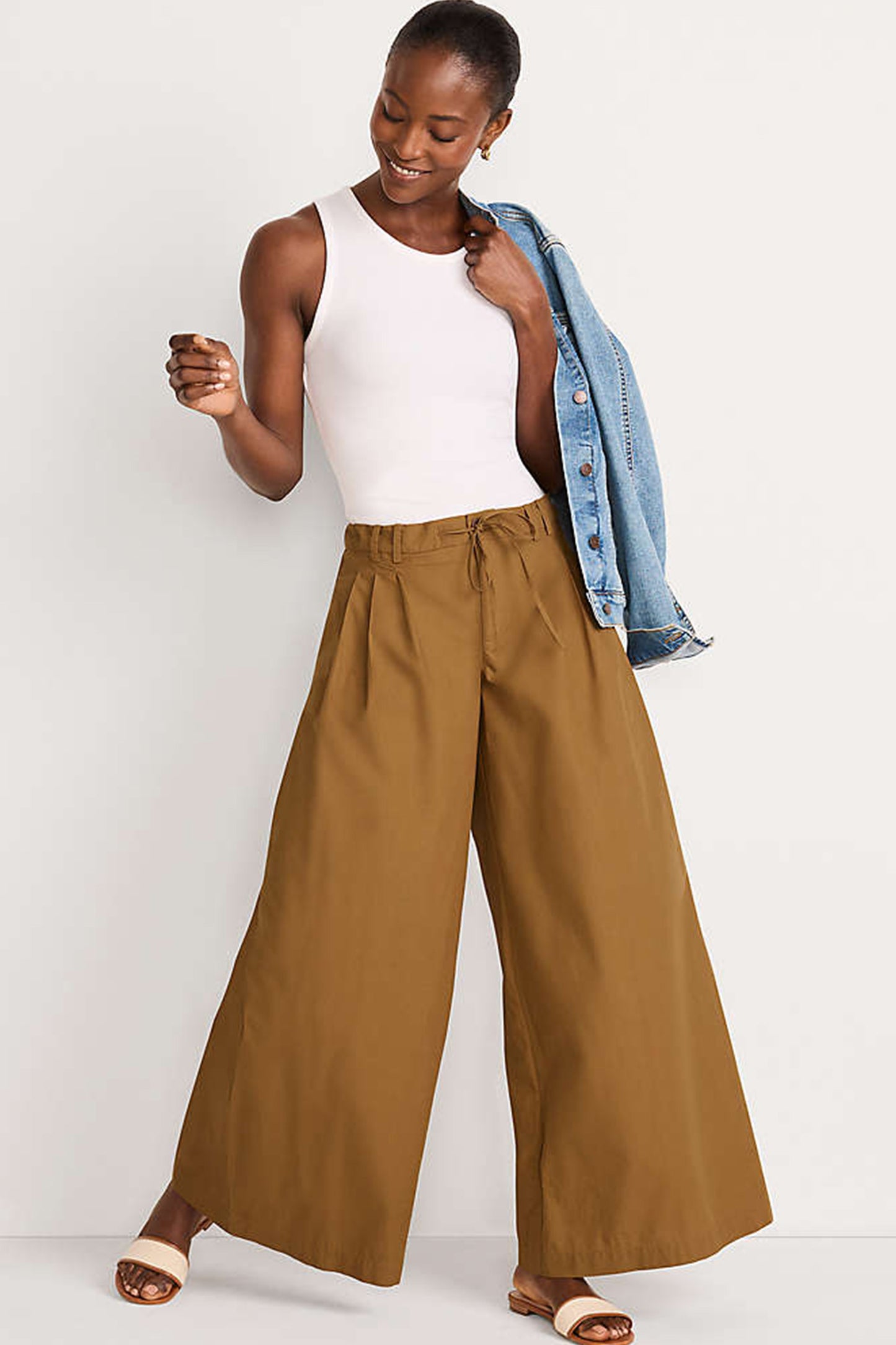 Wide Leg Pleated Poplin Trousers