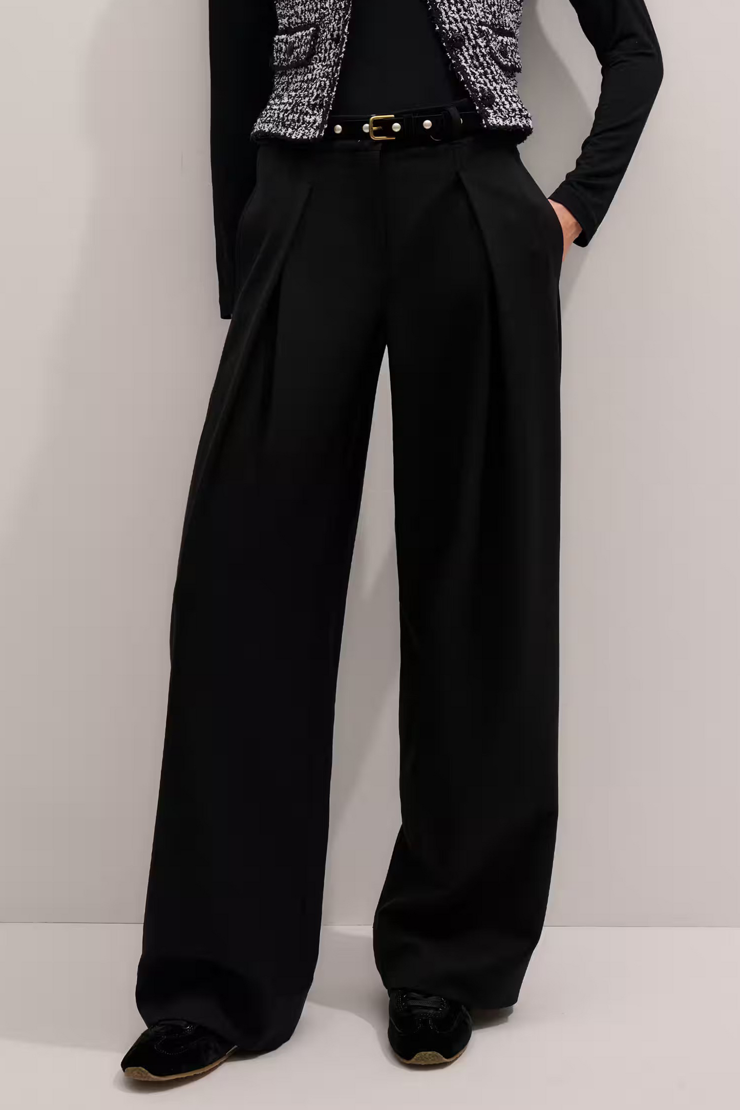 Pleat Tapered Trouser