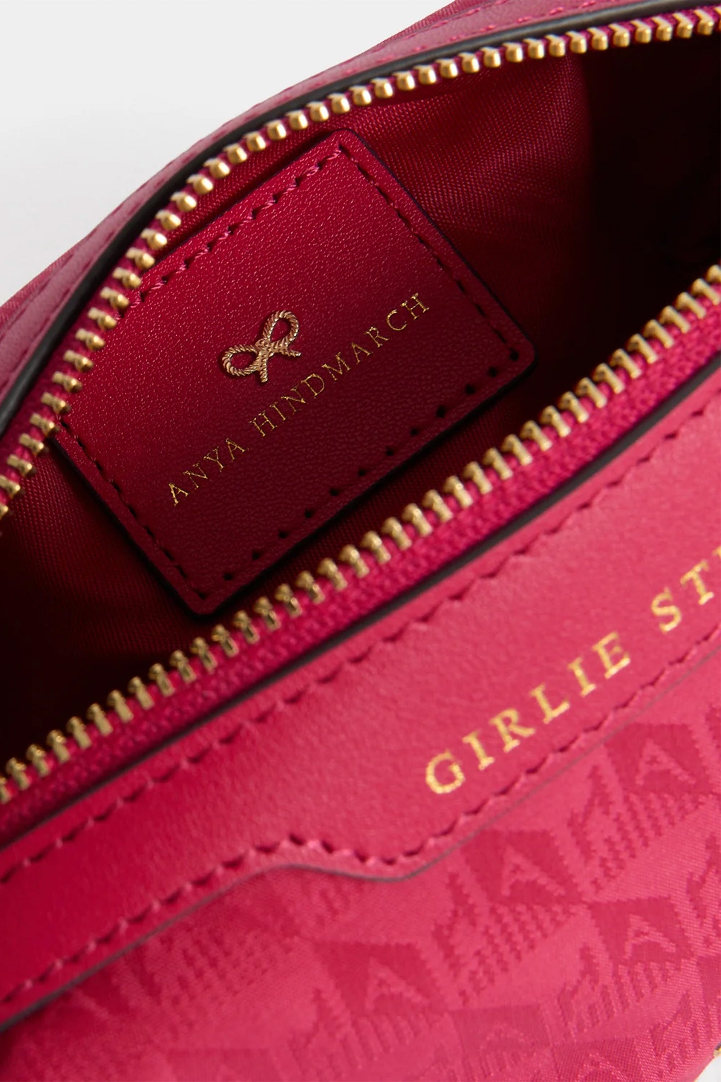 Logo Girlie Stuff Pouch