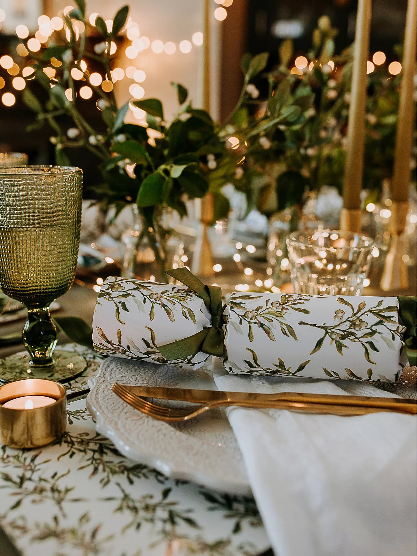 Mistletoe Luxury Christmas Crackers Pack of Six