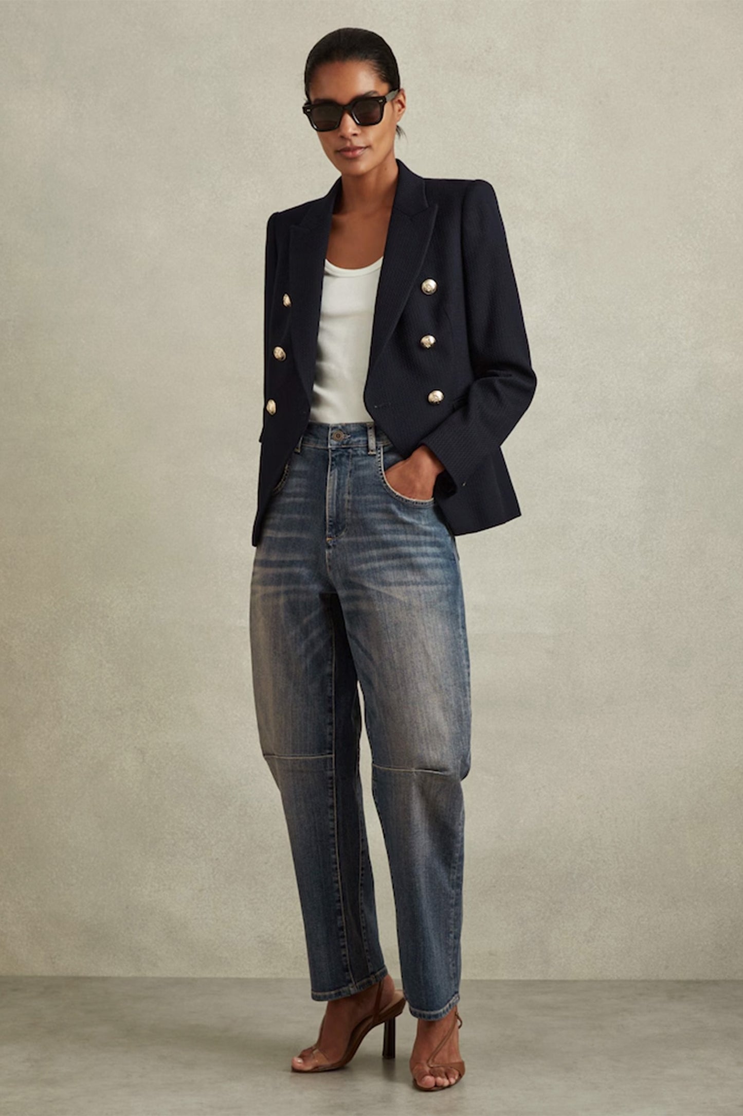Washed Barrel Leg Jeans in Mid Blue