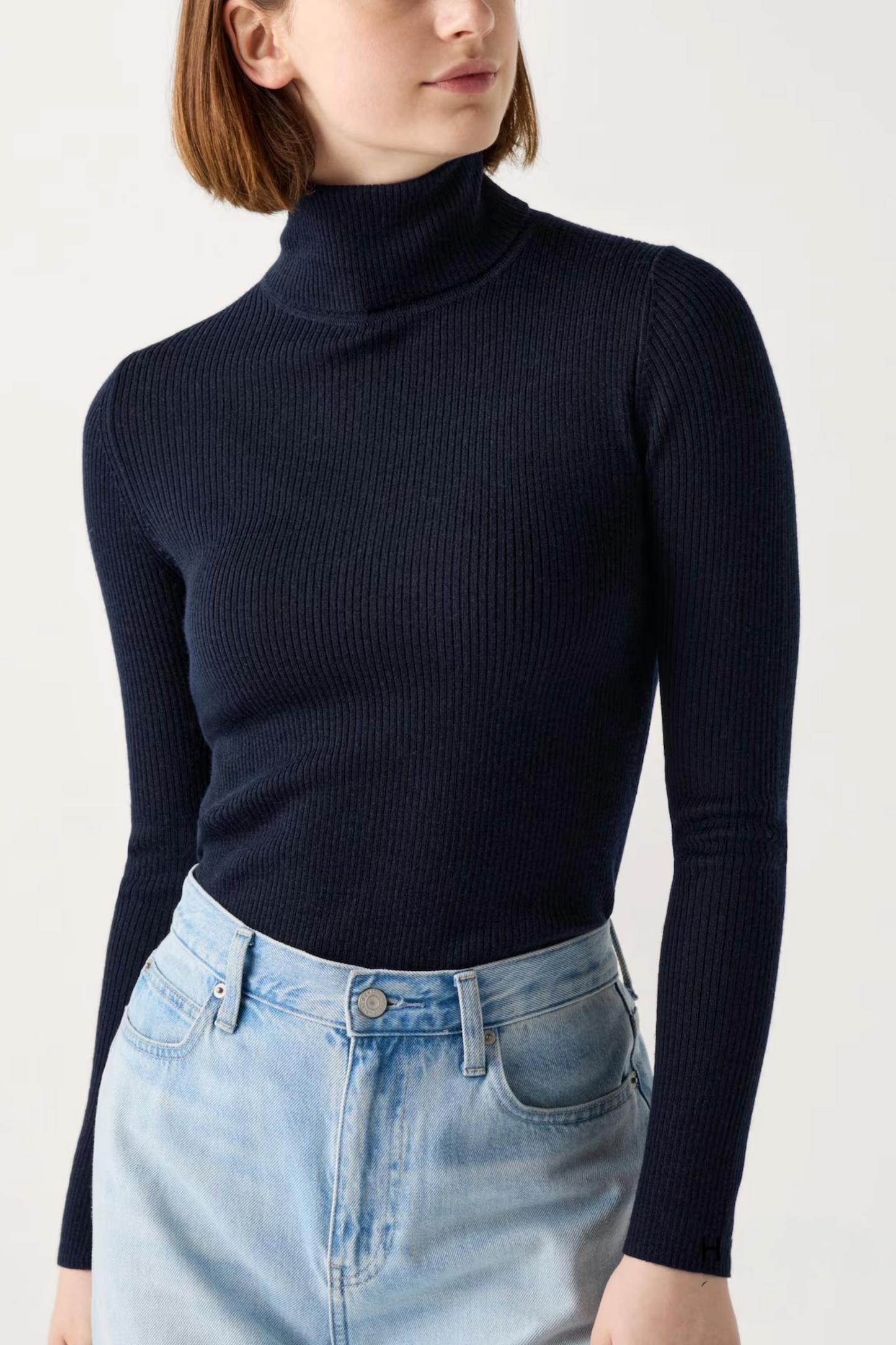 Merino Ribbed Turtleneck Jumper in Navy