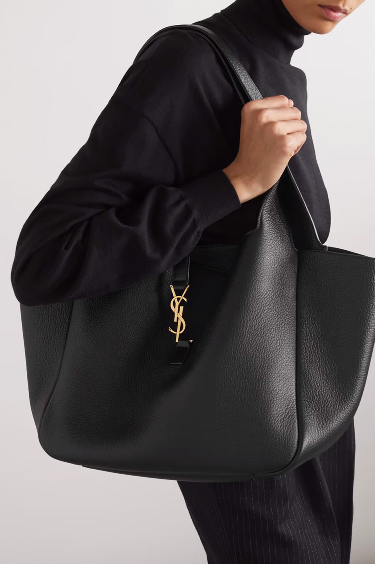 Le 5 À 7 Black Bea Textured-leather Tote