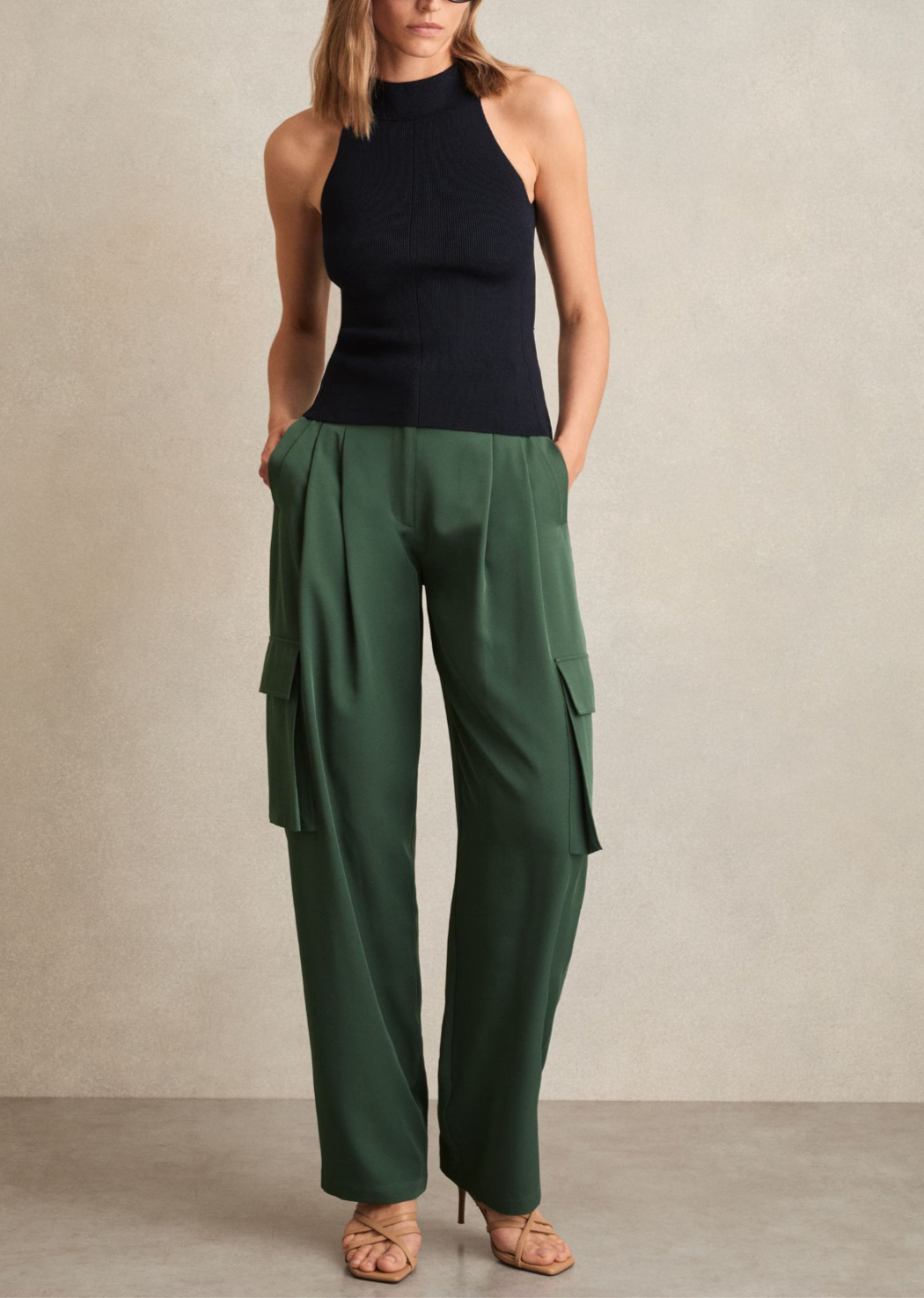 Orla Wide-Leg Pleated Cargo Trousers in Green
