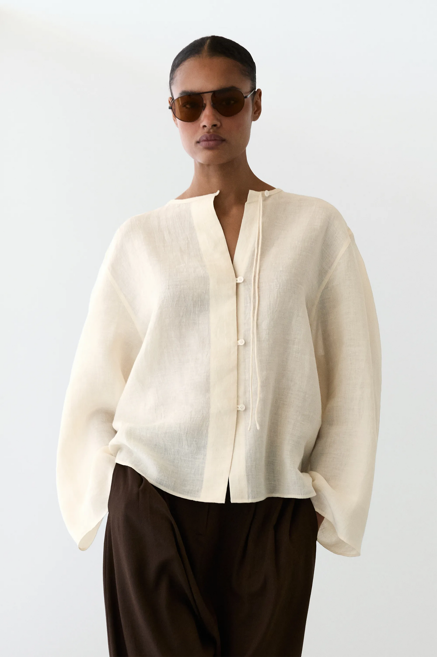 100% Linen Shirt with Neckline Detail