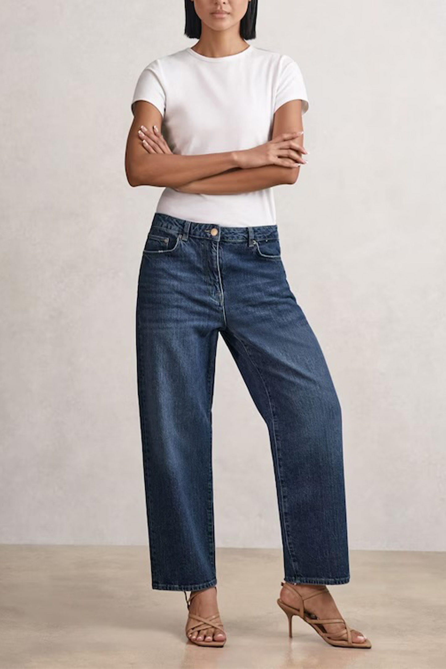 Selin Mid-Rise Straight-Leg Jeans in Mid Blue