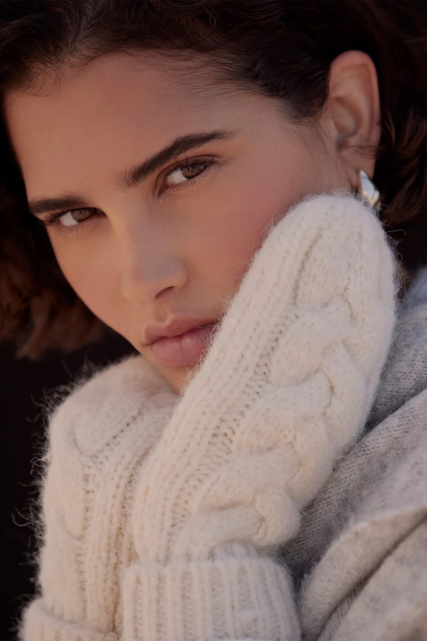 Cream Cable-knit Mittens