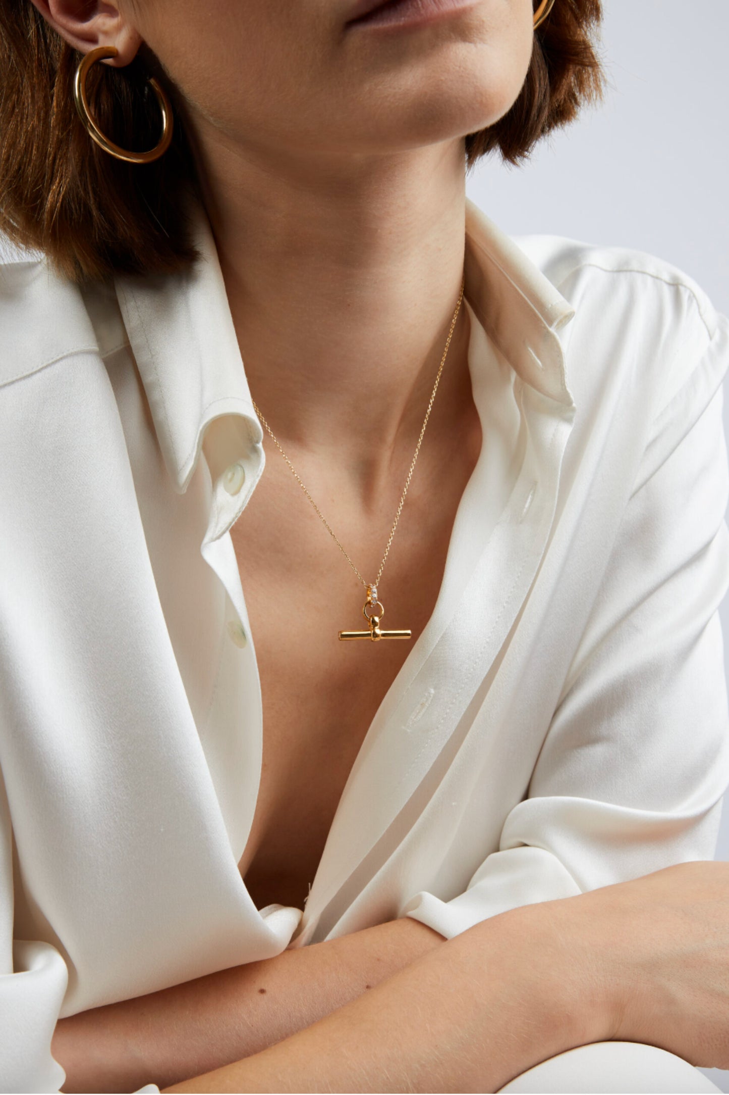 Small Jewelled Gold T-Bar On Trace Chain
