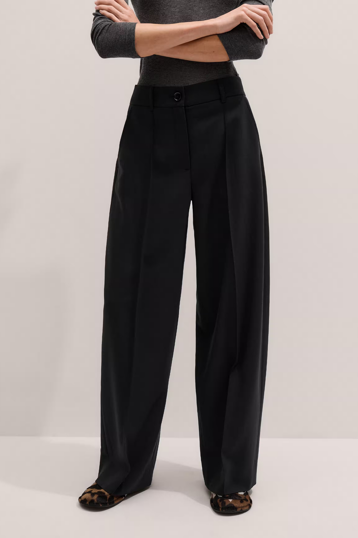 Pleat Tapered Trouser