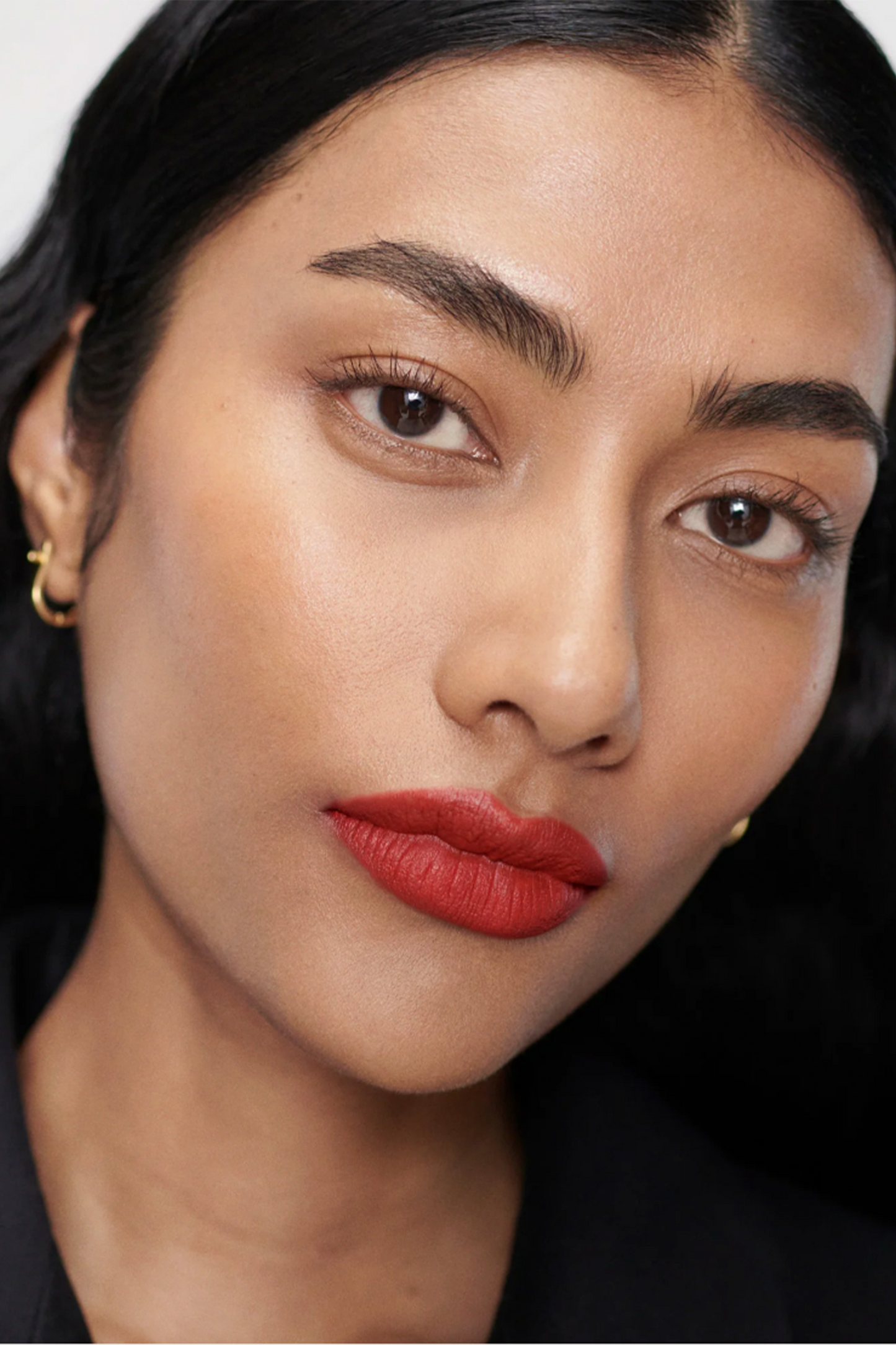 Signature Lip Lightweight Lipstick in Vermillion