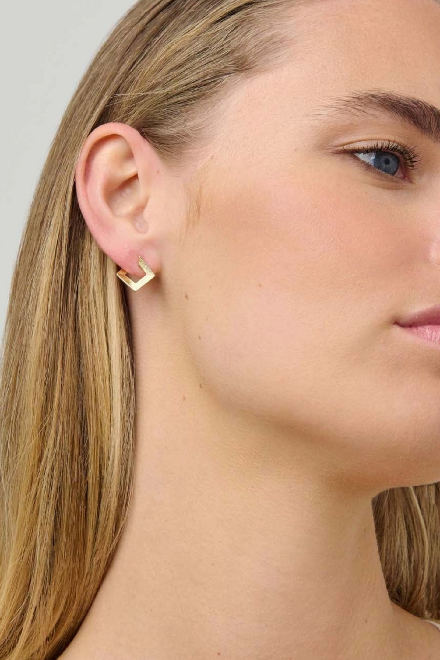 Tutamen Square Stud Earrings 18ct Yellow Gold