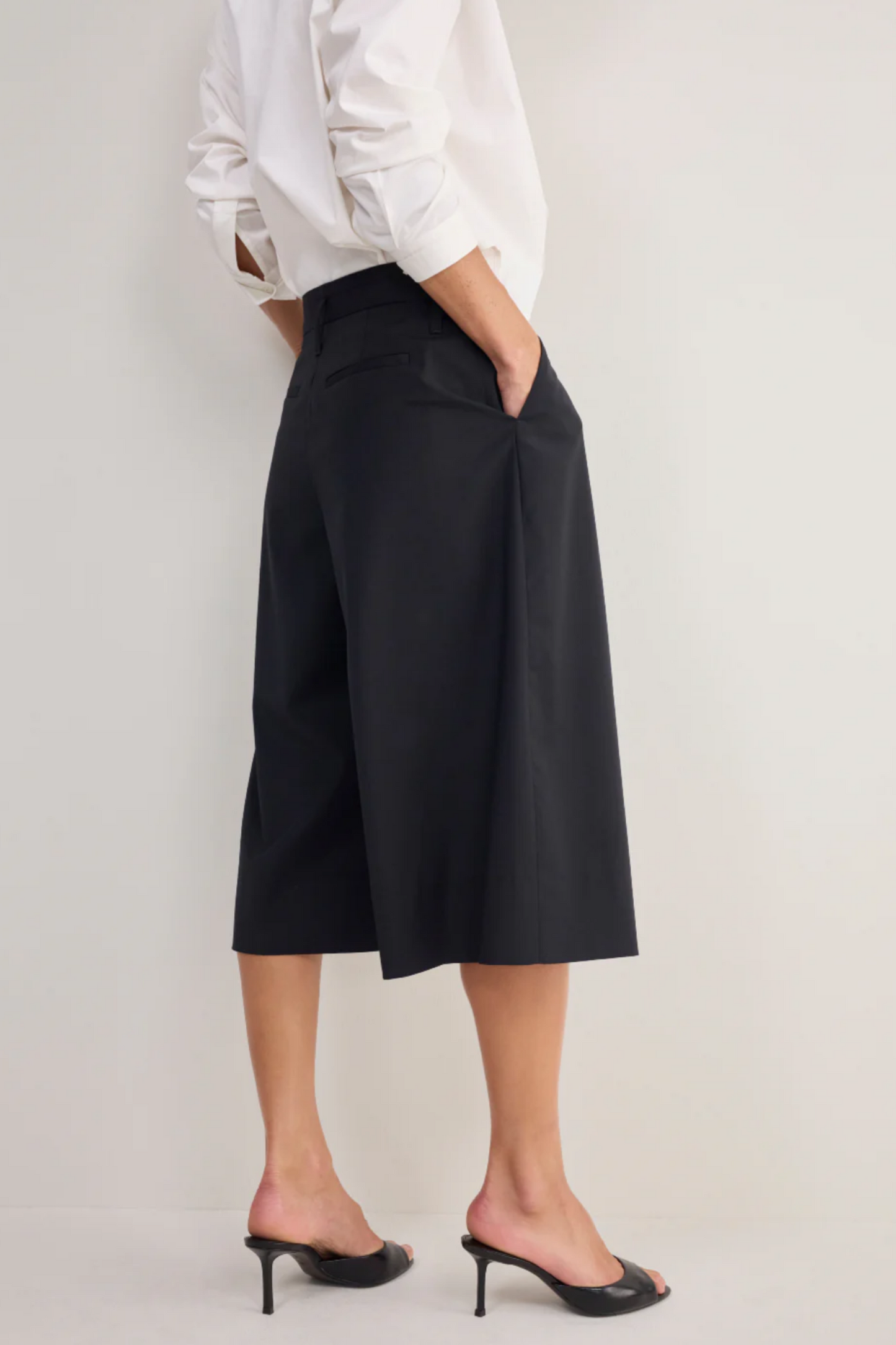 Betty Bermuda Wool Blend Short