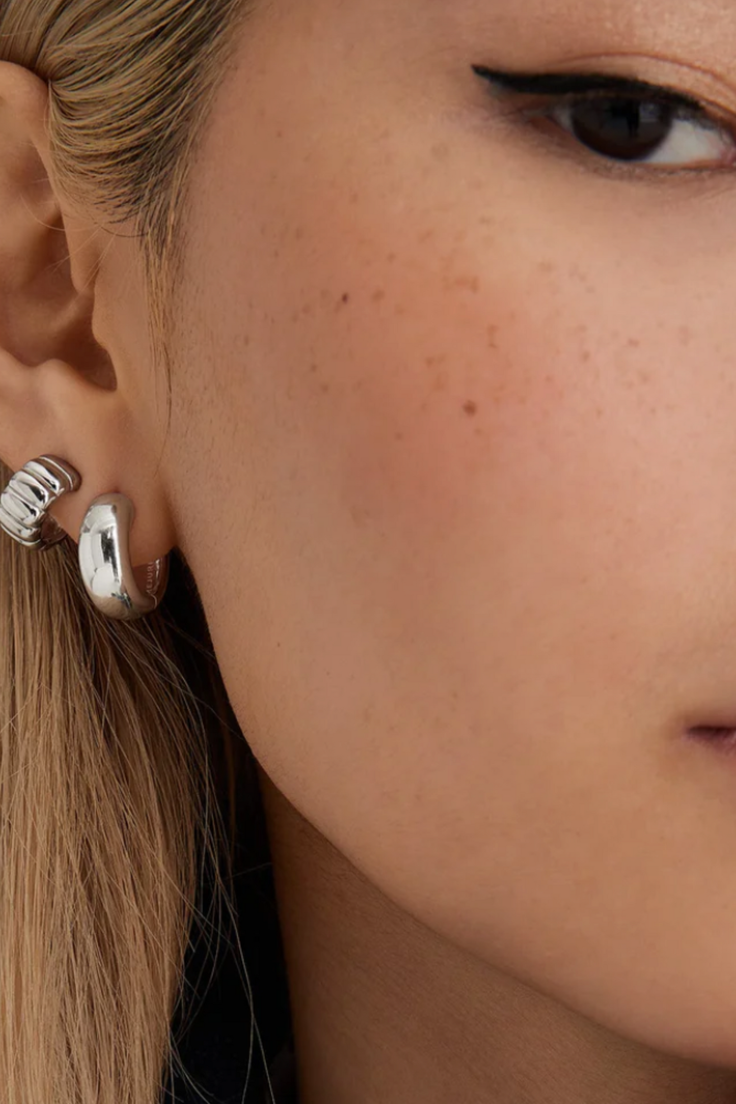 Chunky Medium Hoops