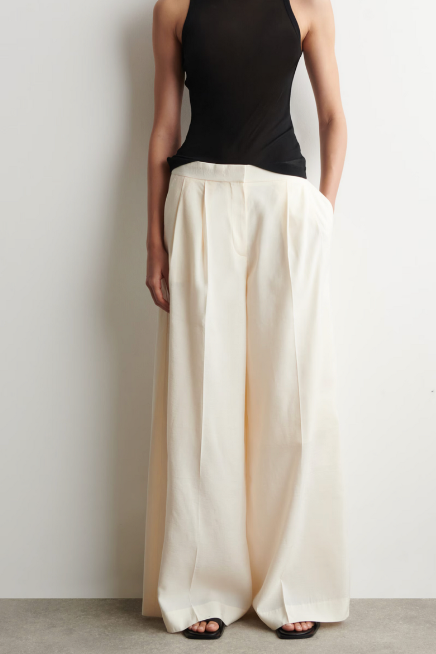 Pleated Modal Wide-Led Trousers