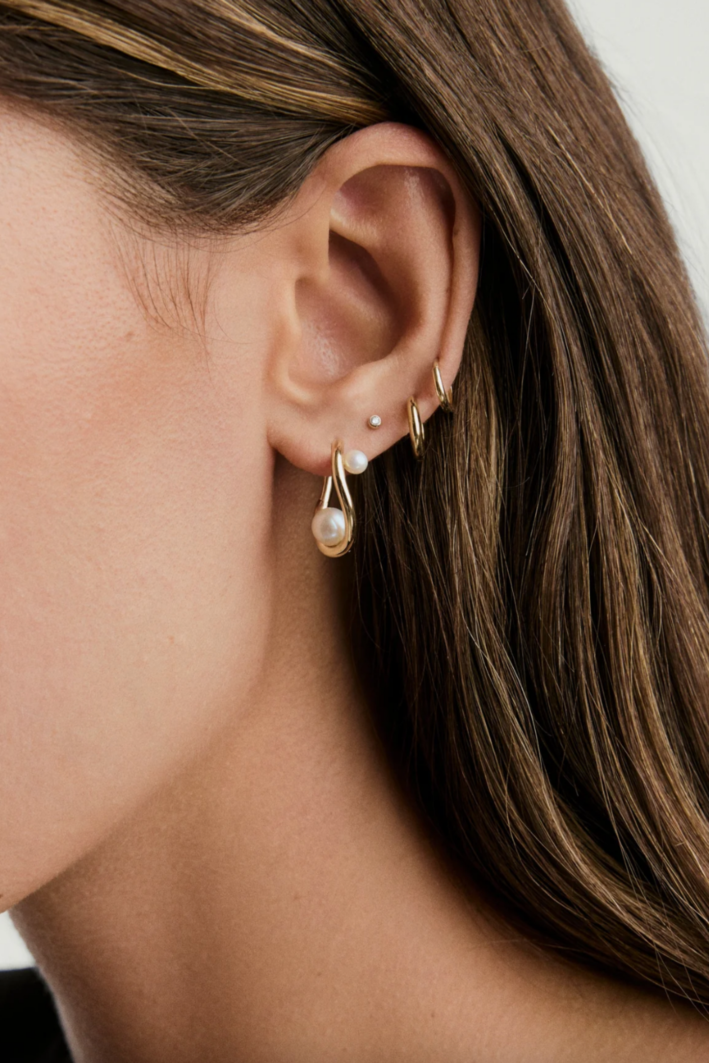 Dôme Figure Pearl Hoops