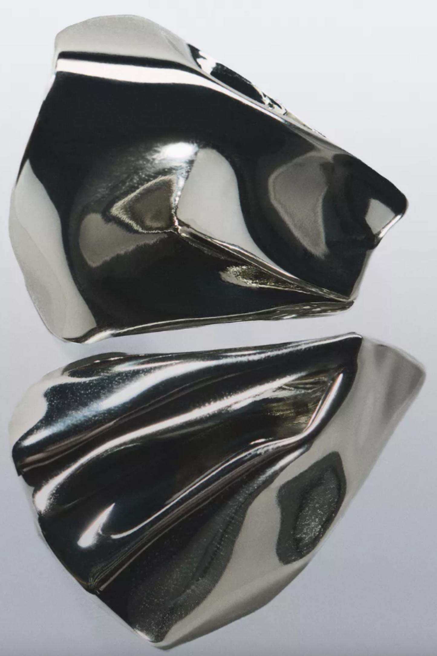 Medium-sized Earrings with Pleats