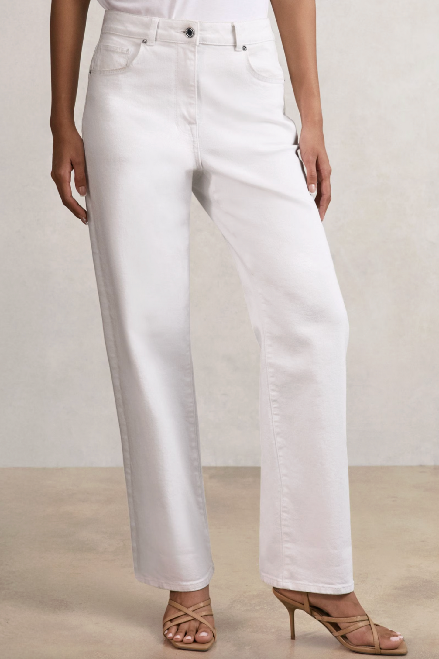 Mid-Rise Straight-Leg Jeans in White