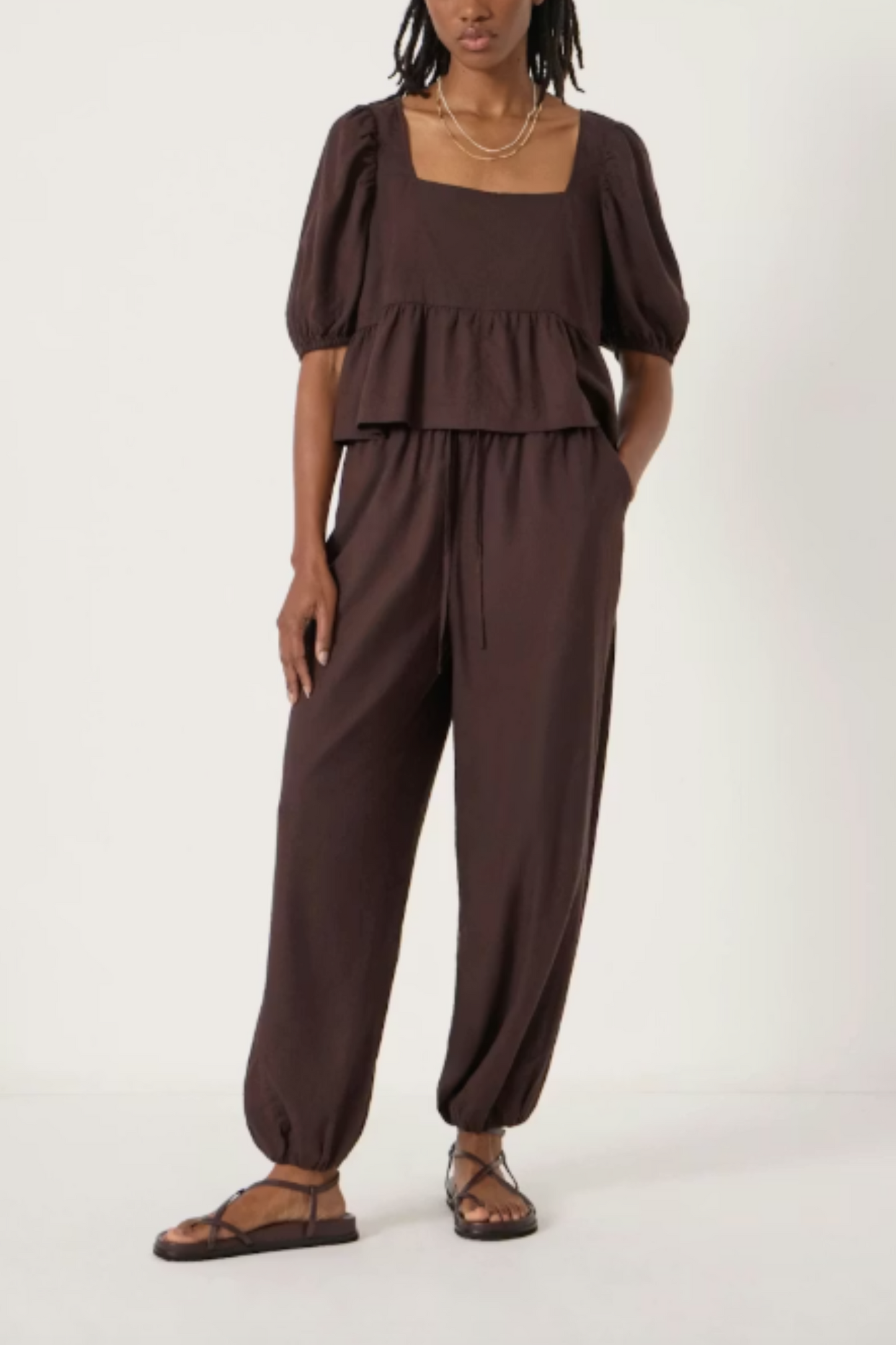 Puff-sleeve Linen Beach Top and Tove Linen Balloon Beach Trousers