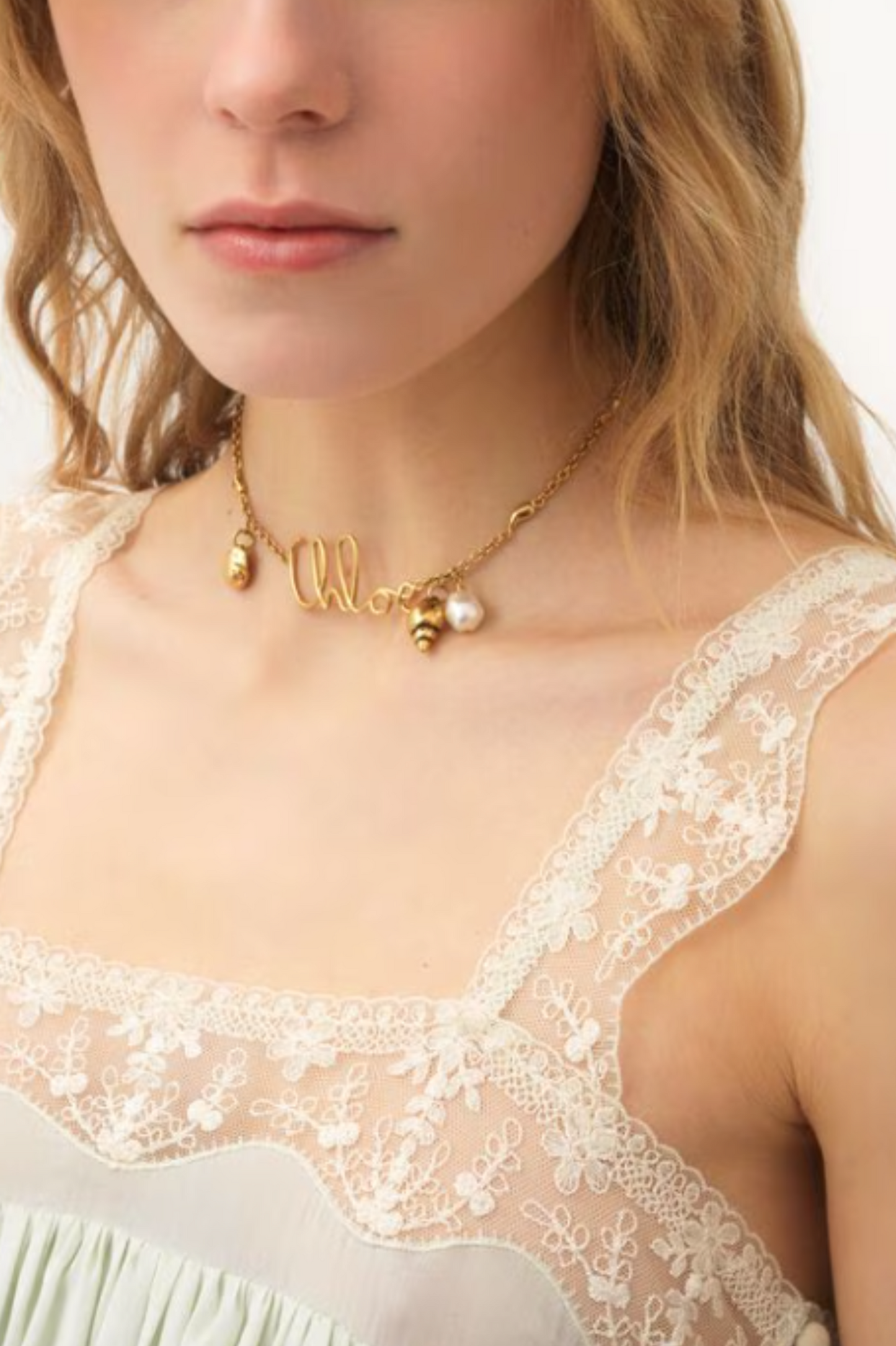 The Chloé Shells necklace