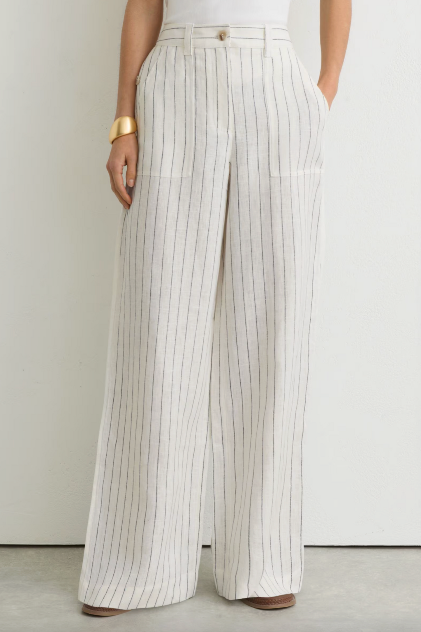 Linen Wide-Leg Trousers in White/Navy
