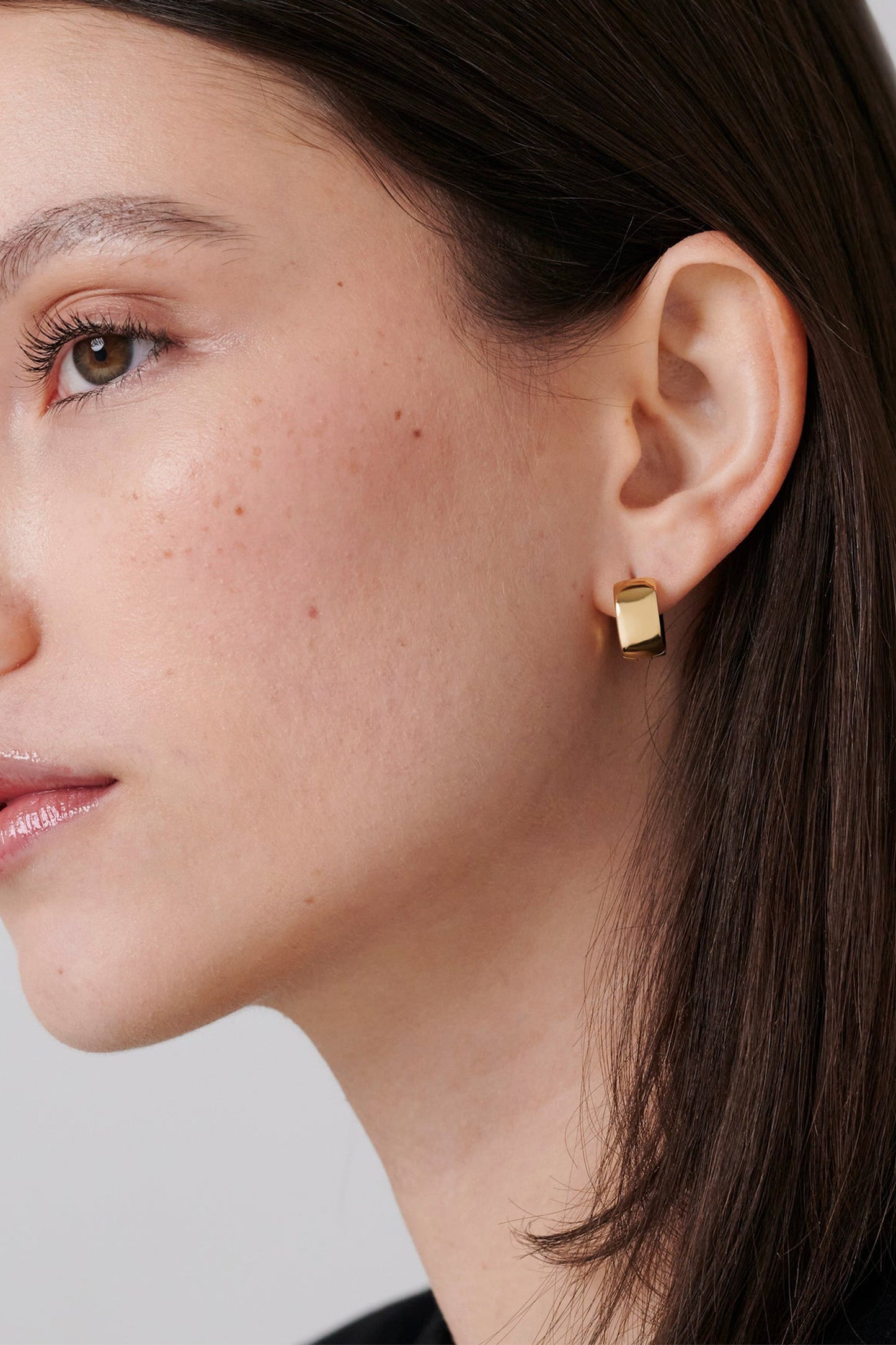 886 Enlarged Huggie Hoops In 18Ct Yellow Gold