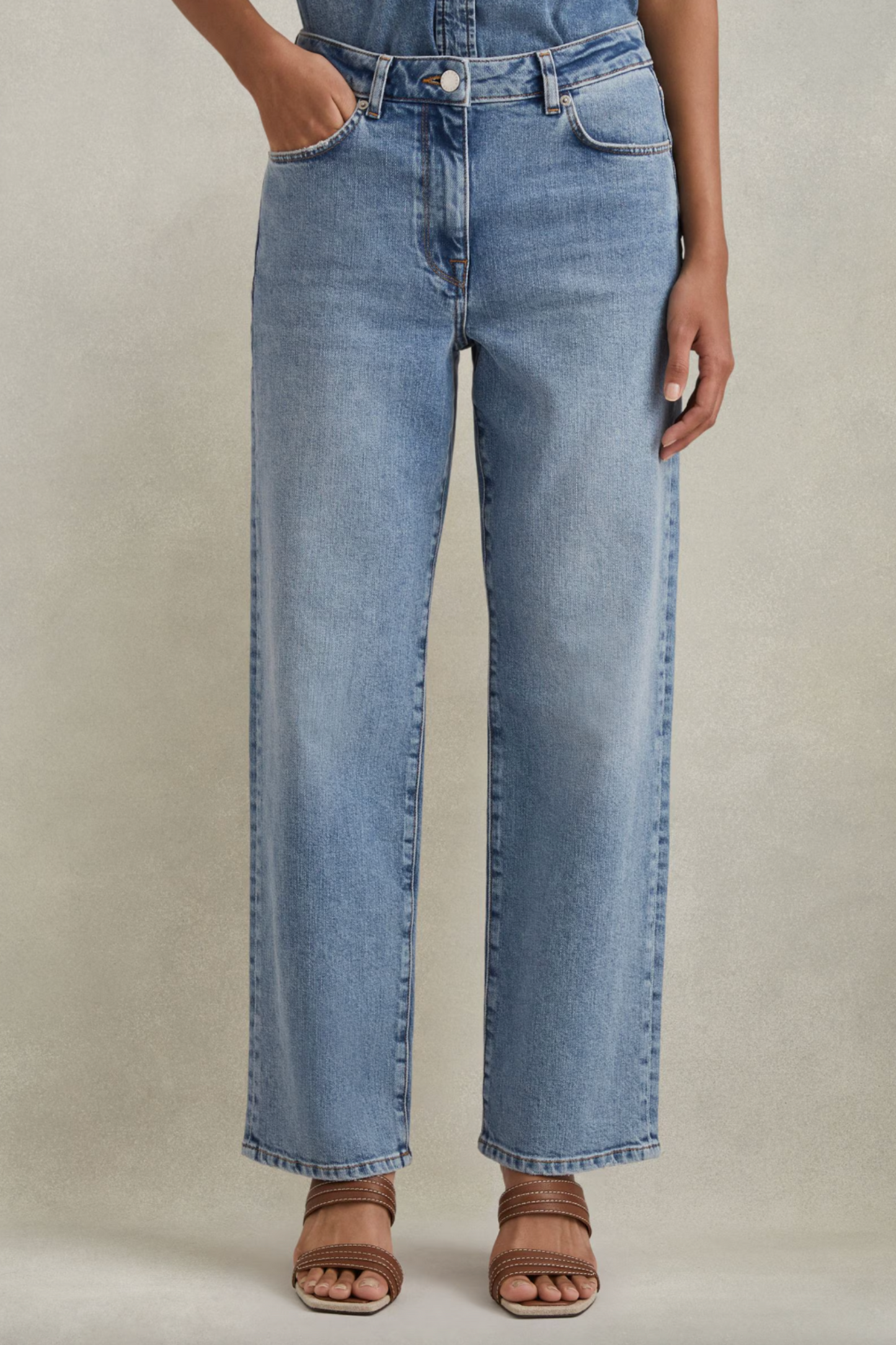 Selin Mid Rise Straight Leg Jeans in Light Blue