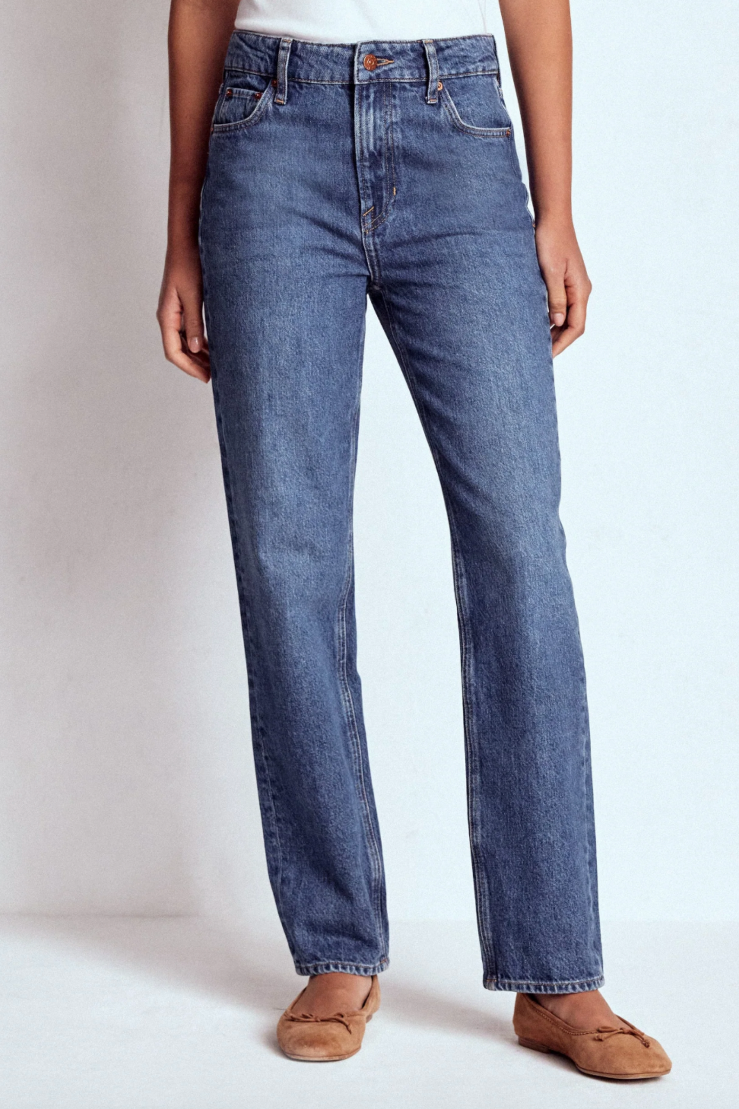 High Rise Rigid Straight Jeans in Mid Vintage