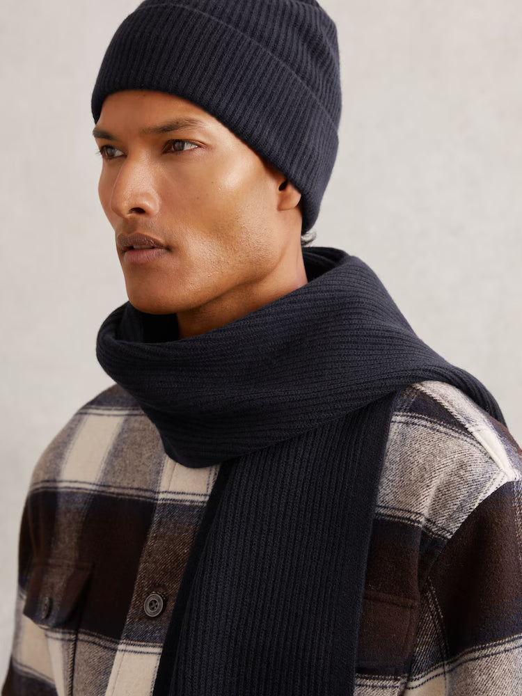 Chesterfield Gs Merino Wool Scarf and Beanie Gift Set in Navy