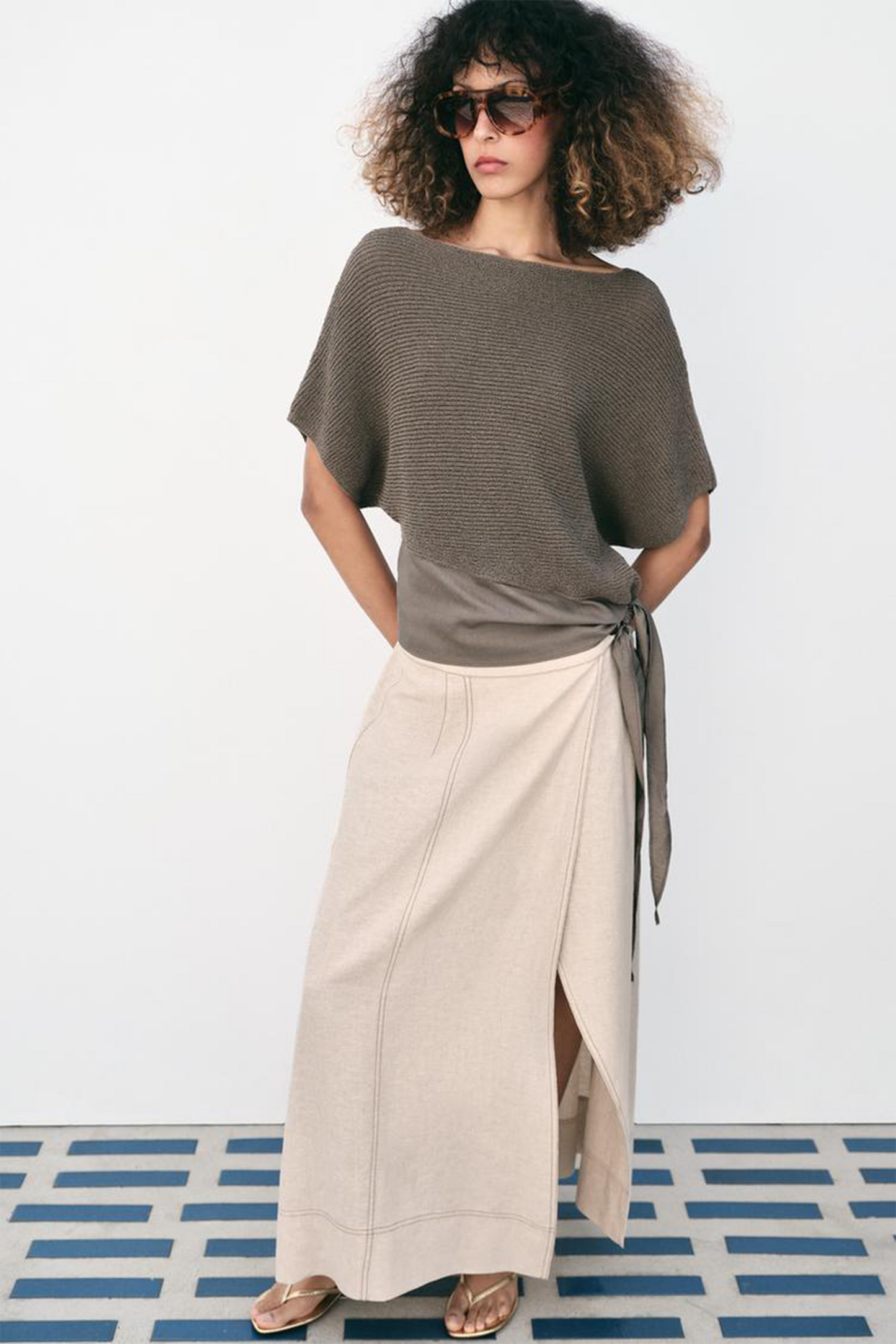 Contrast Knot Knit Top