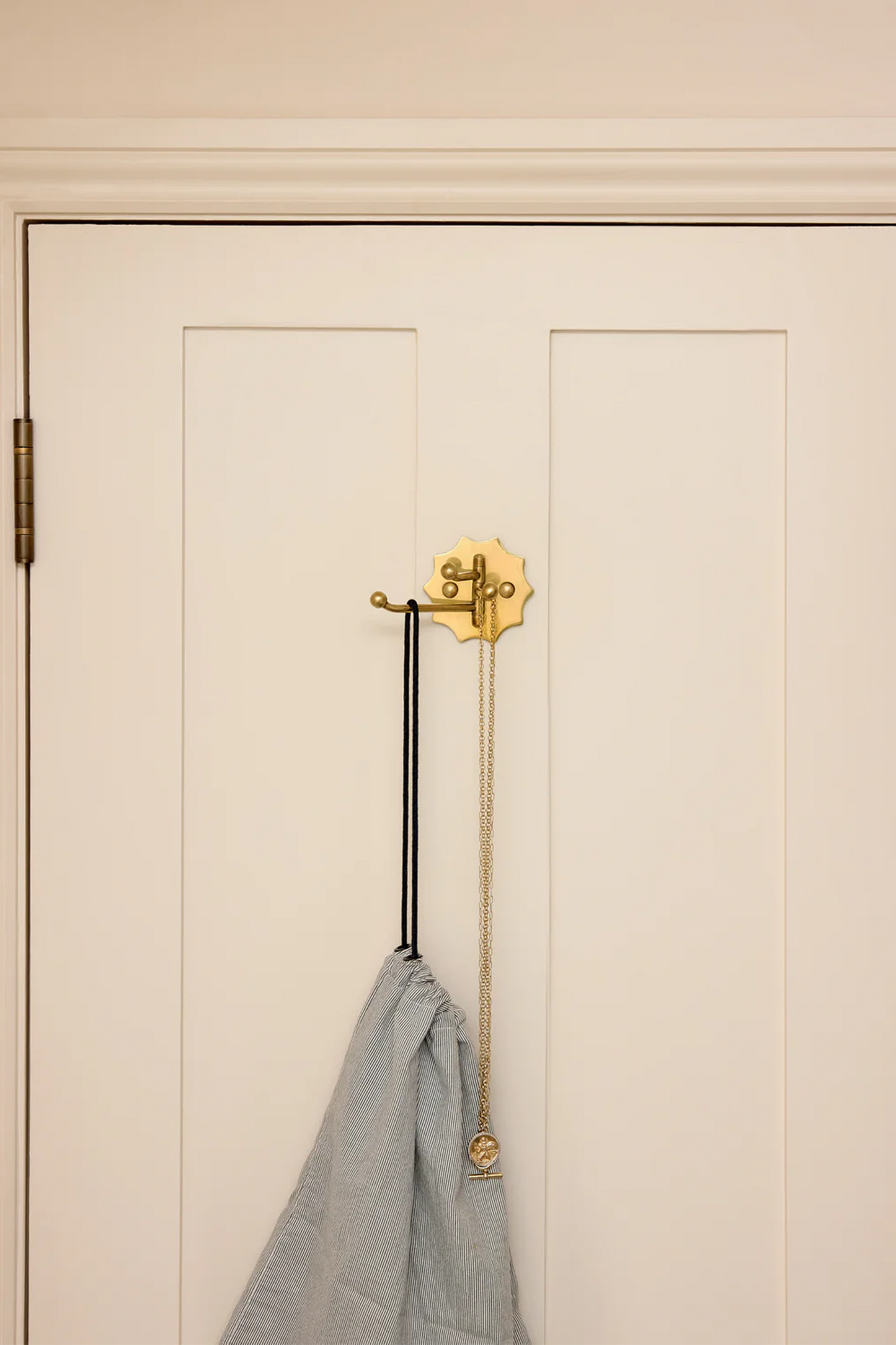 Wave Swing Arm Hook