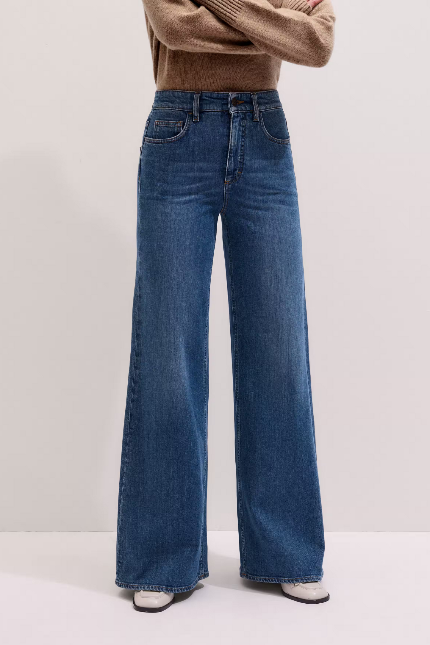 Leg Elongator Jean