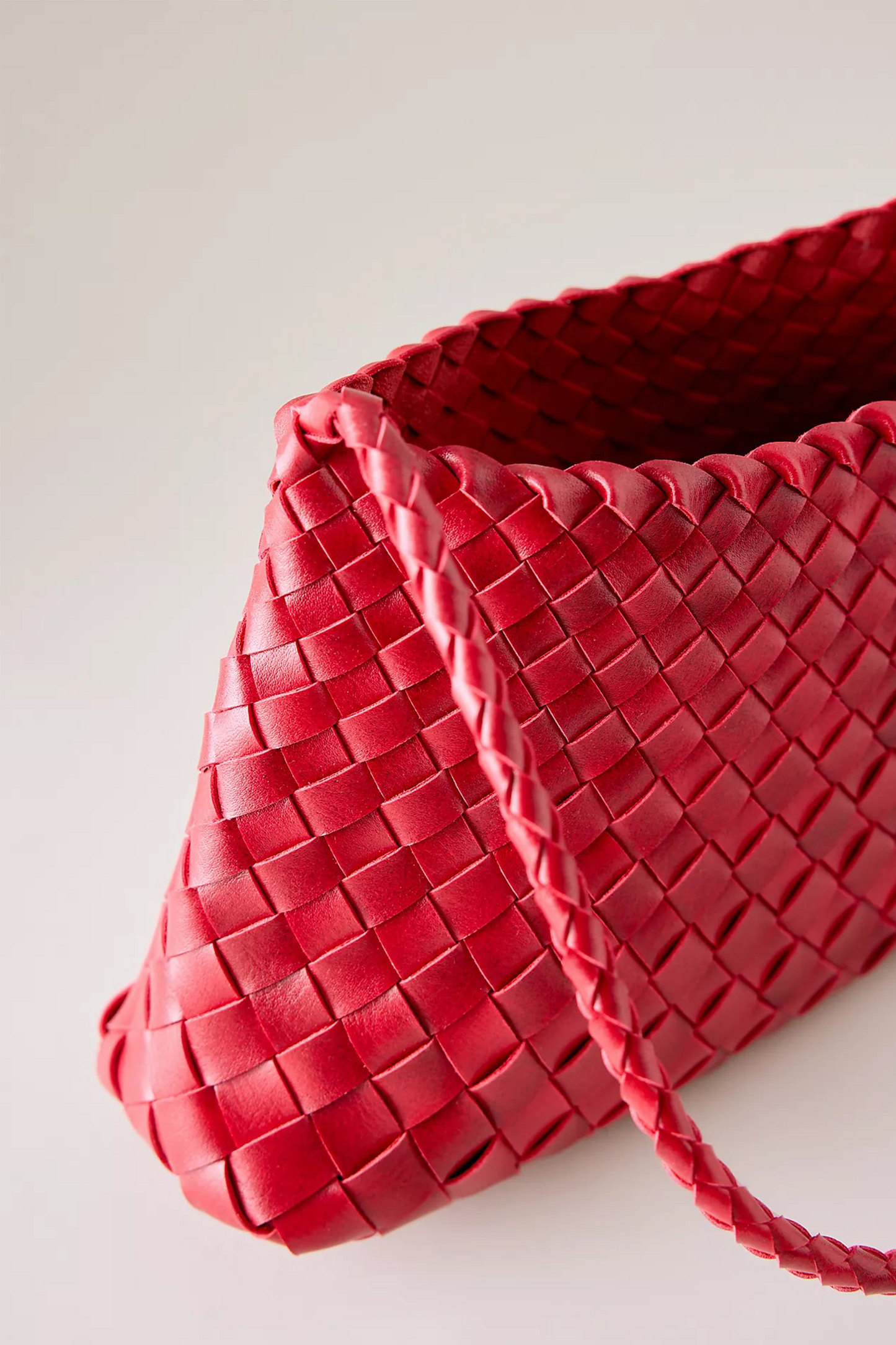 Calla Woven Shoulder Bag in Red