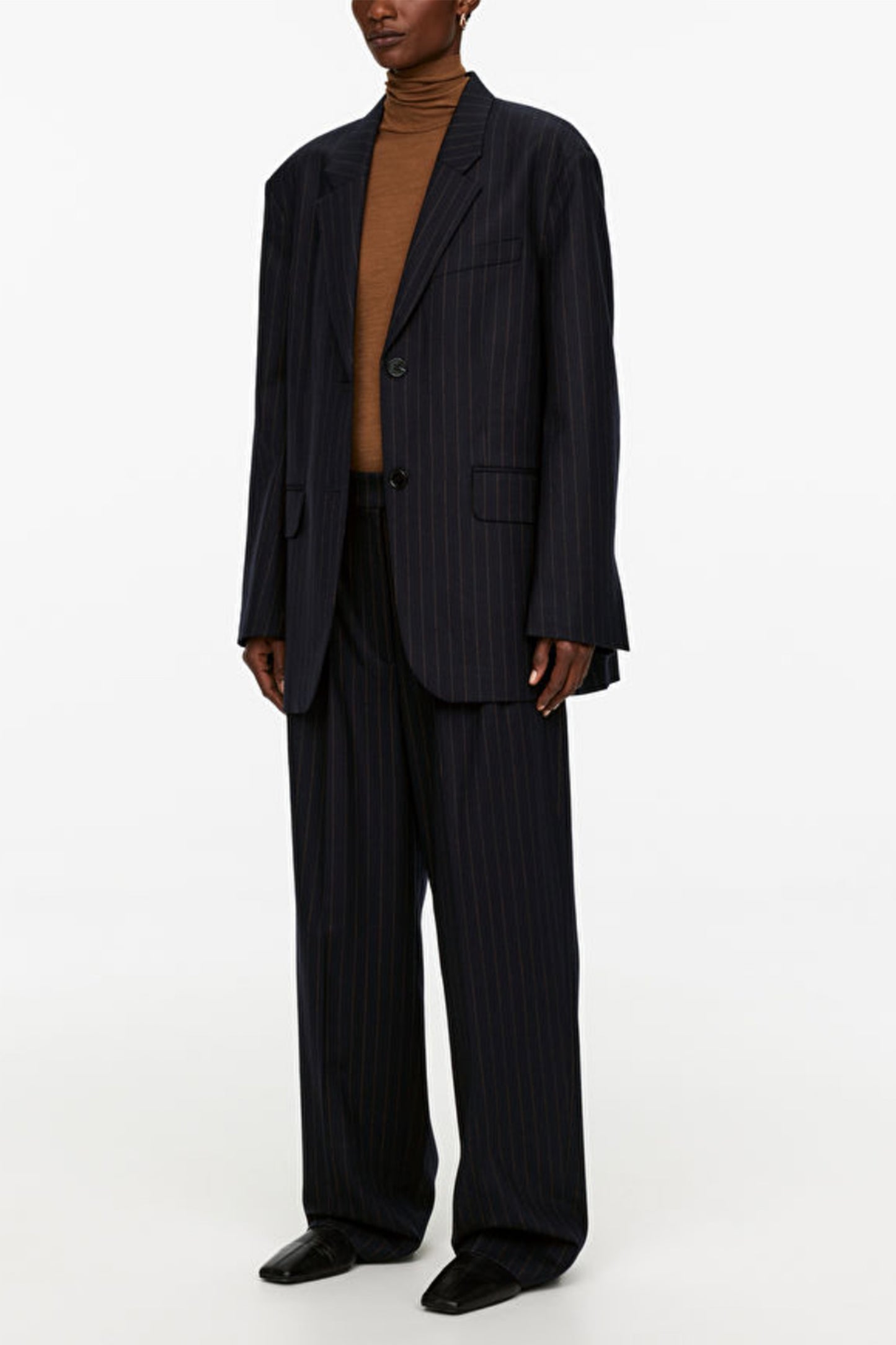 Single-Breasted Blazer & Relaxed Pleat Trousers