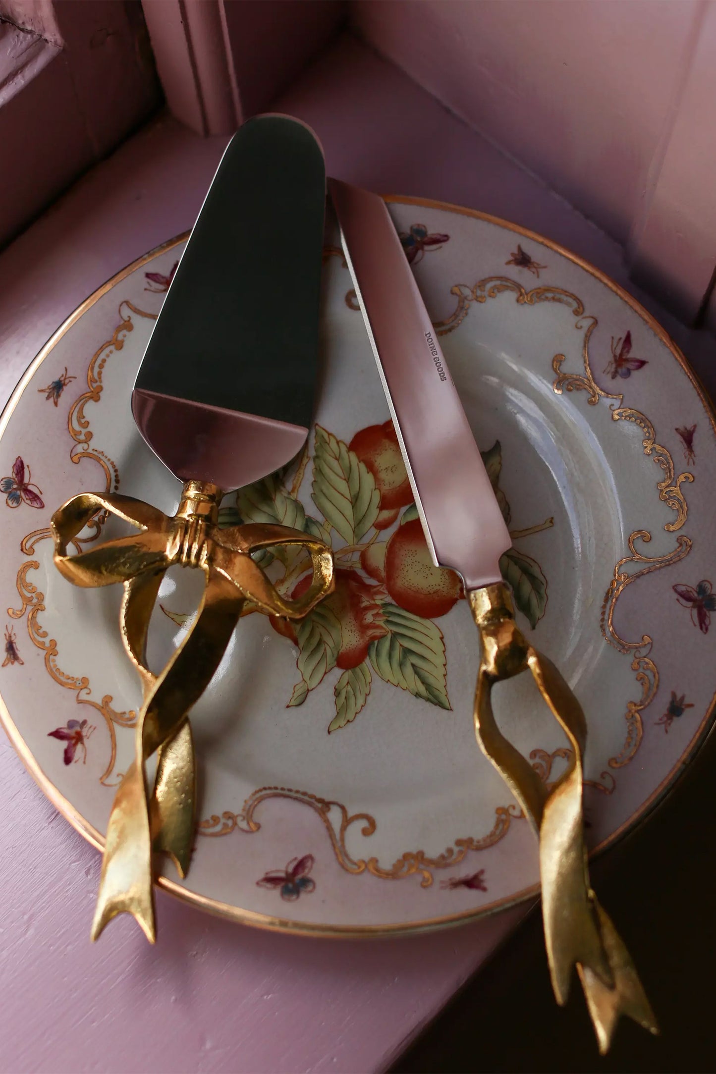 Riley Ribbon Cake Knife Set of Two