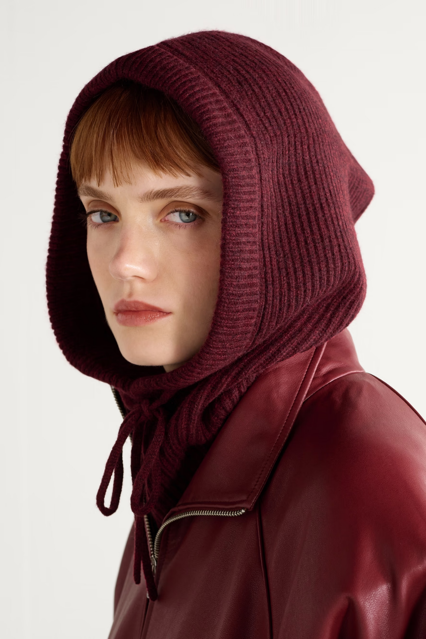 Klosters Ribbed Cashmere Balaclava in Burgundy