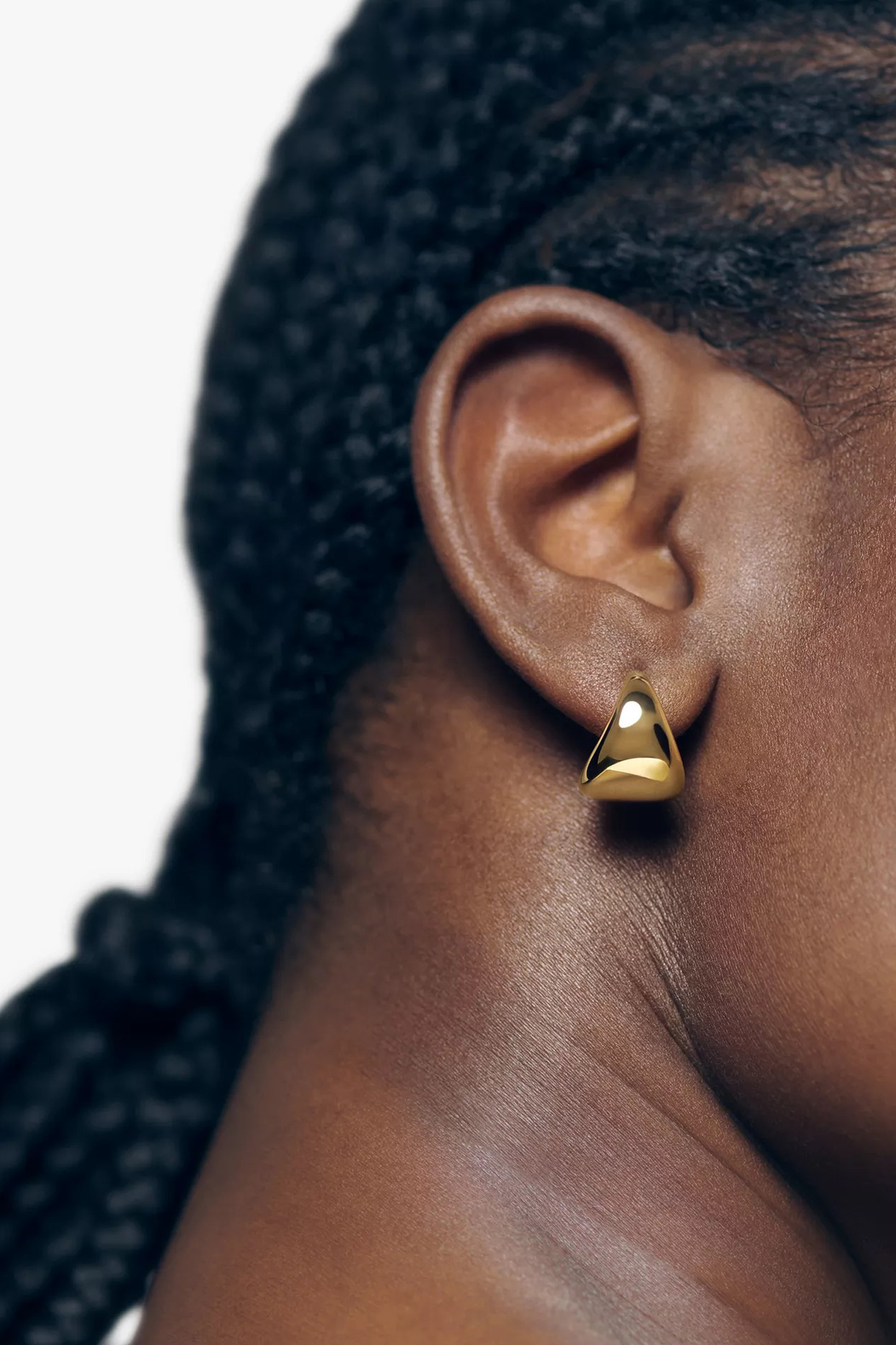 Tapered Small Hoop Earrings in Gold