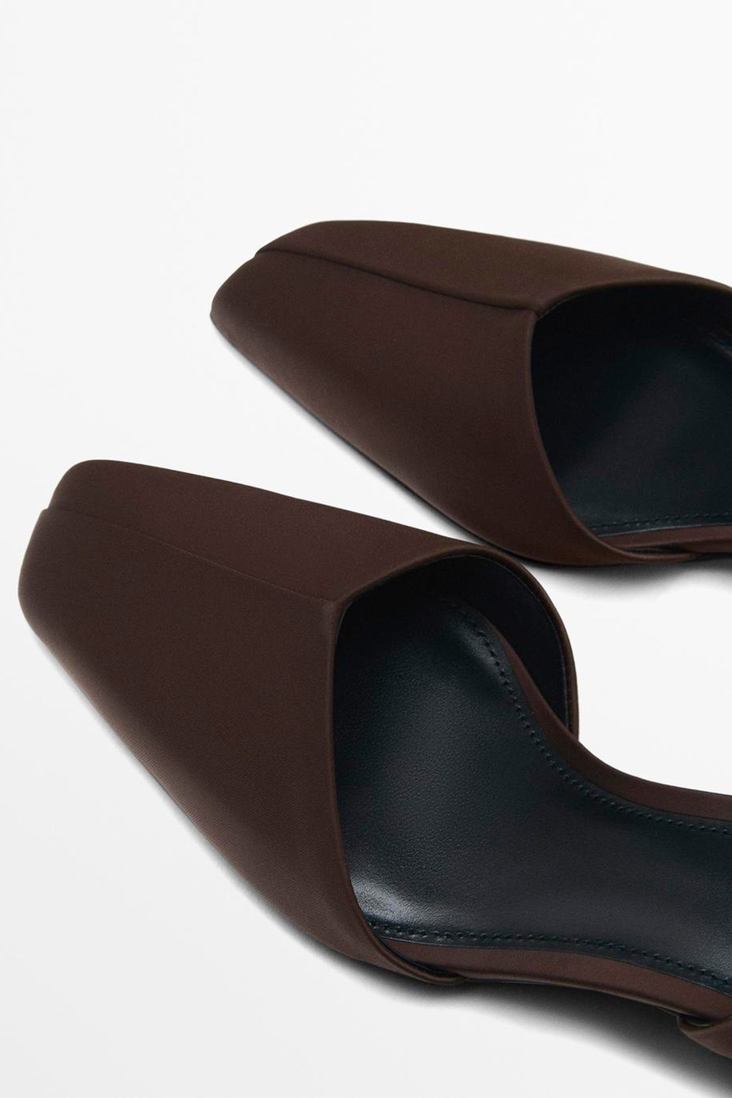 Heeled satin shoes