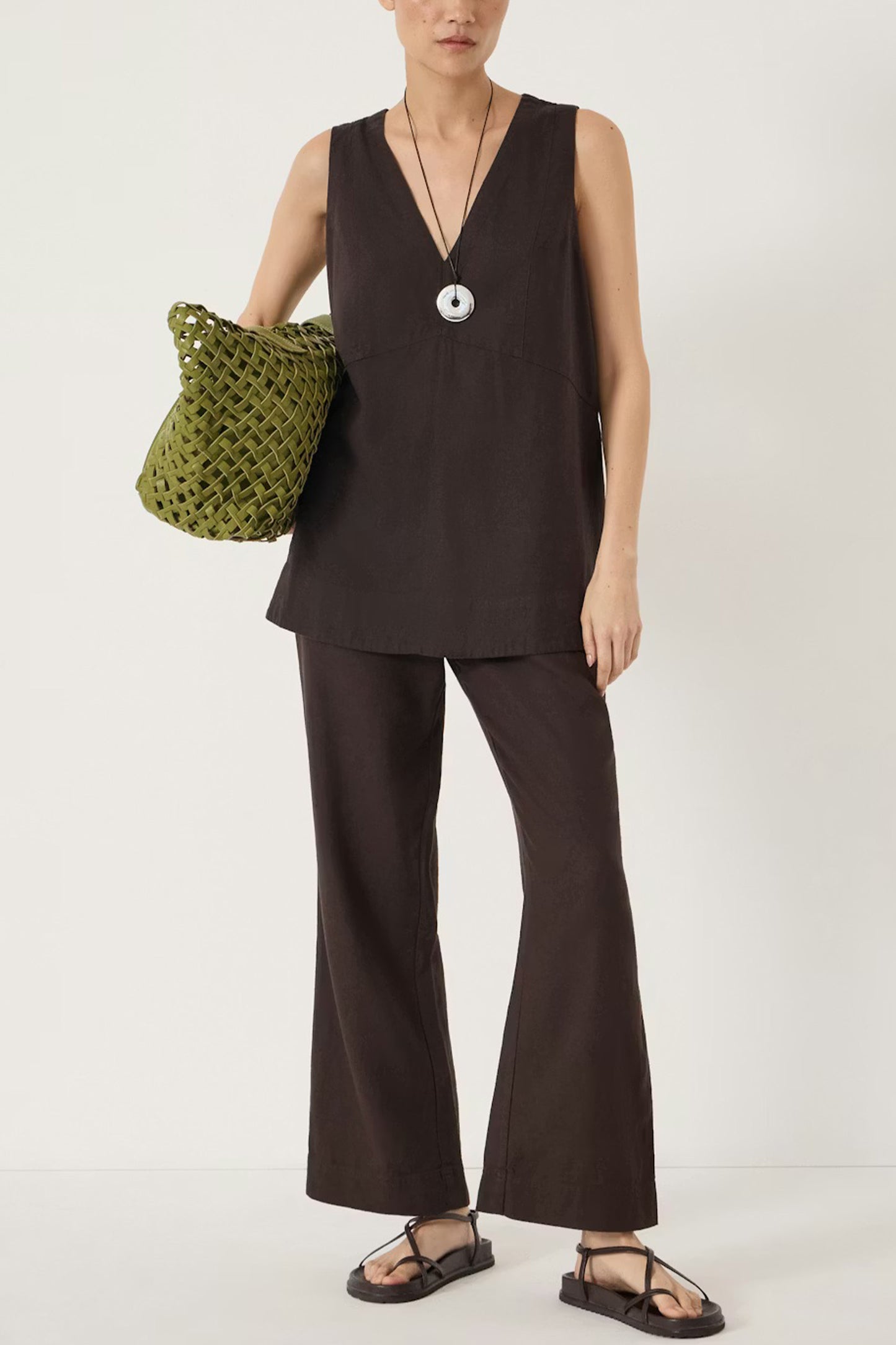 Rach V Neck Linen Blend Shell Top & Suki Linen Blend Crop Trousers