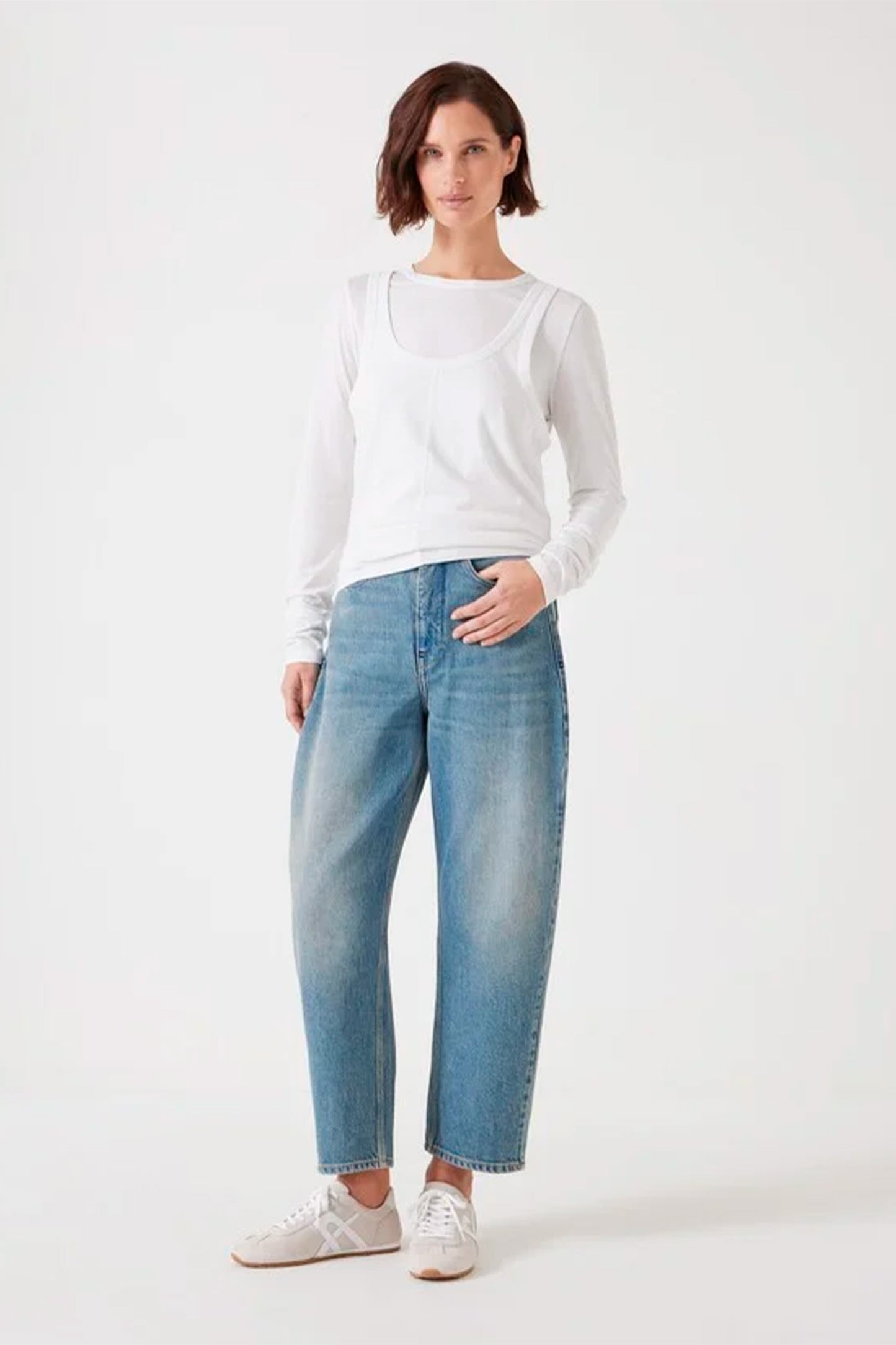 Cordelia Barrel Leg Jeans in Light blue