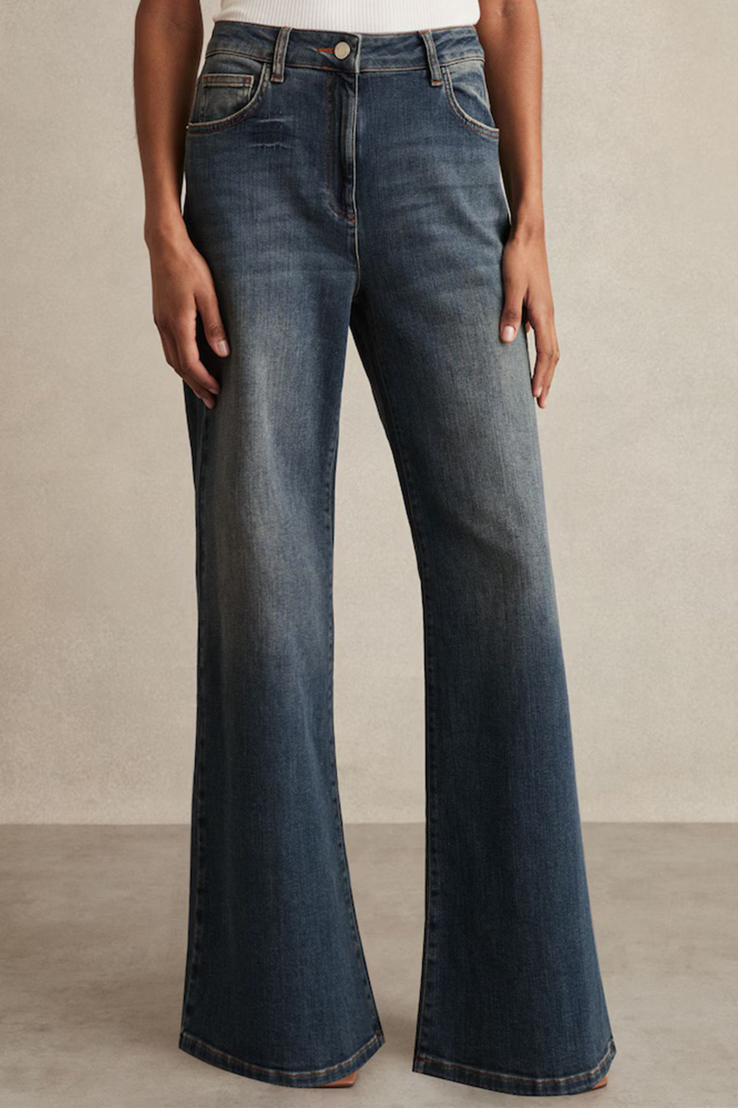 Bonnie Petite Mid-Rise Flared Jeans in Mid-Blue
