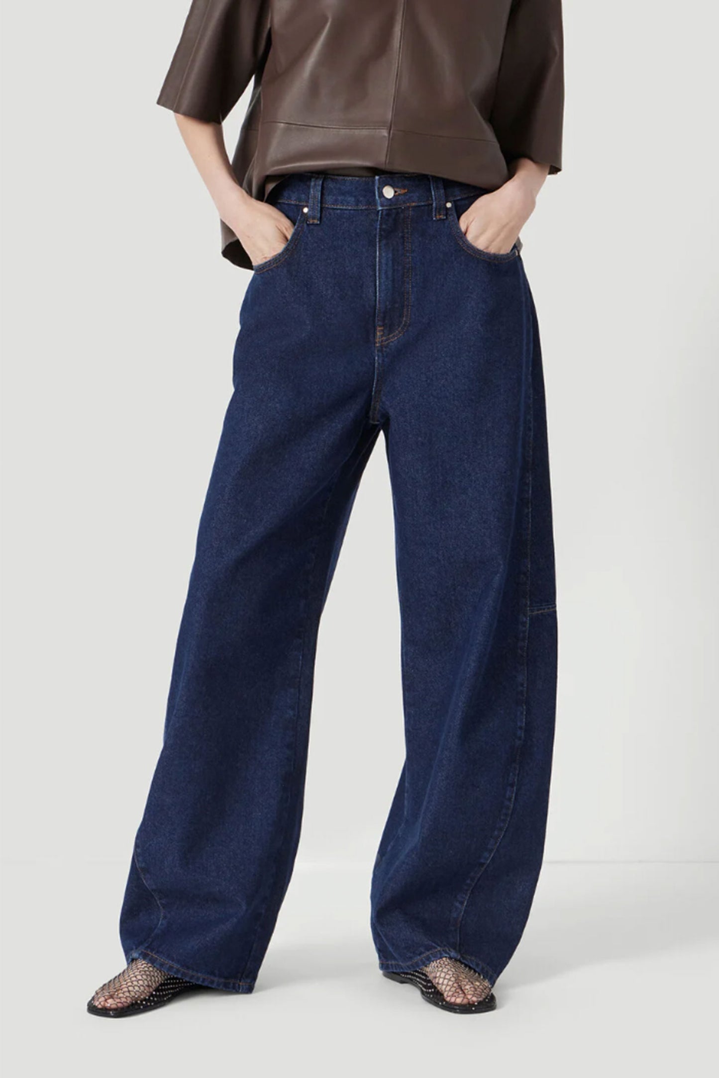 Bree Horseshoe Barrel-leg Jeans